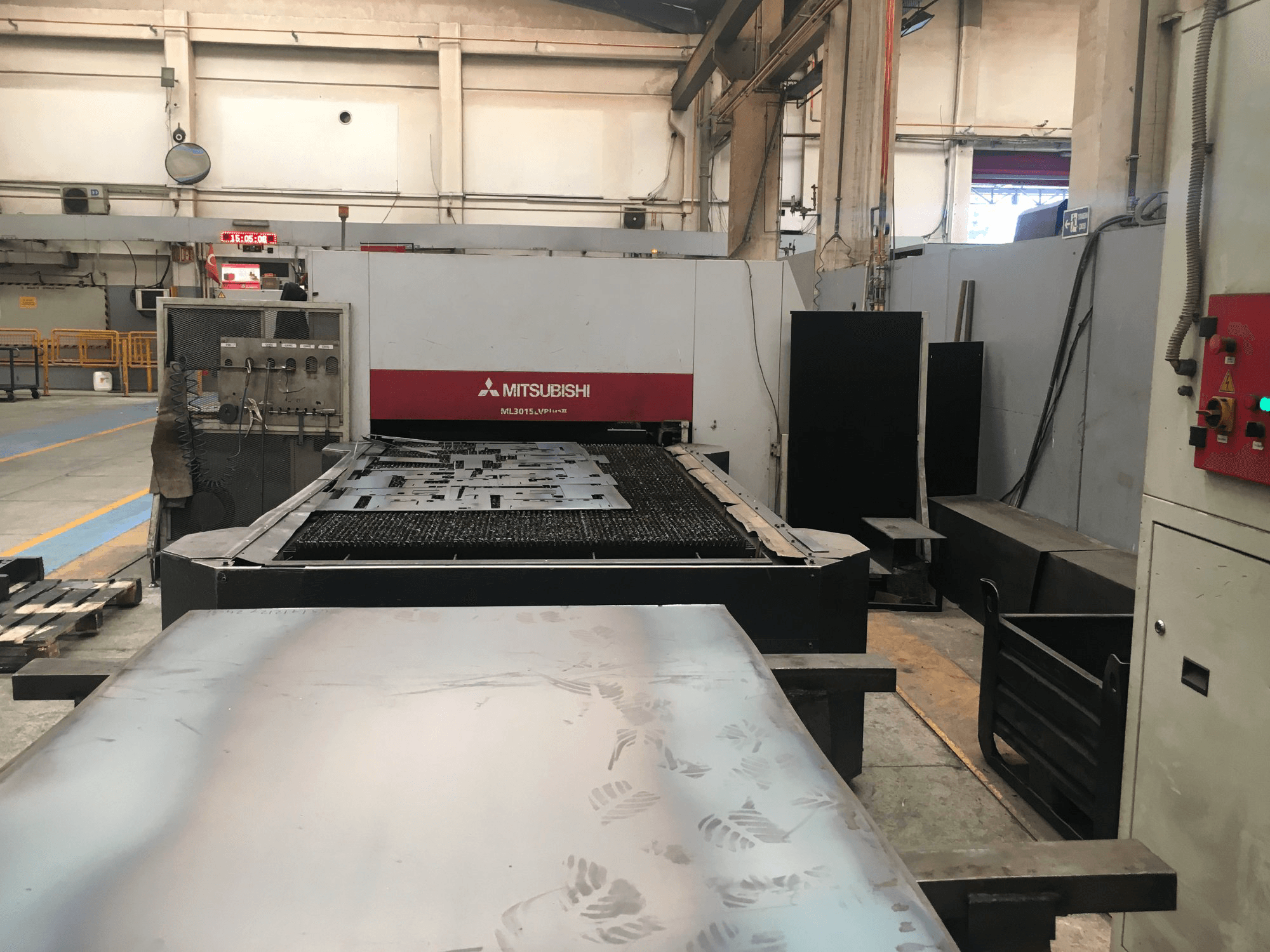 Vista frontale della macchina Mitsubishi Electric ML3015LV PLUS II