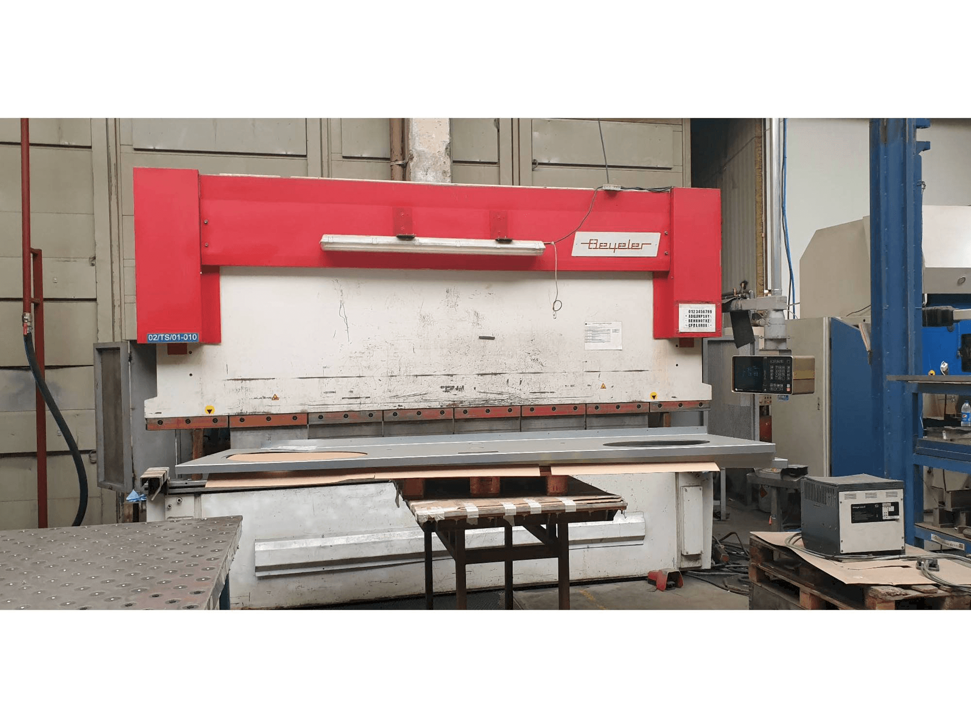 Vista frontale della macchina BEYELER RT 250x4100