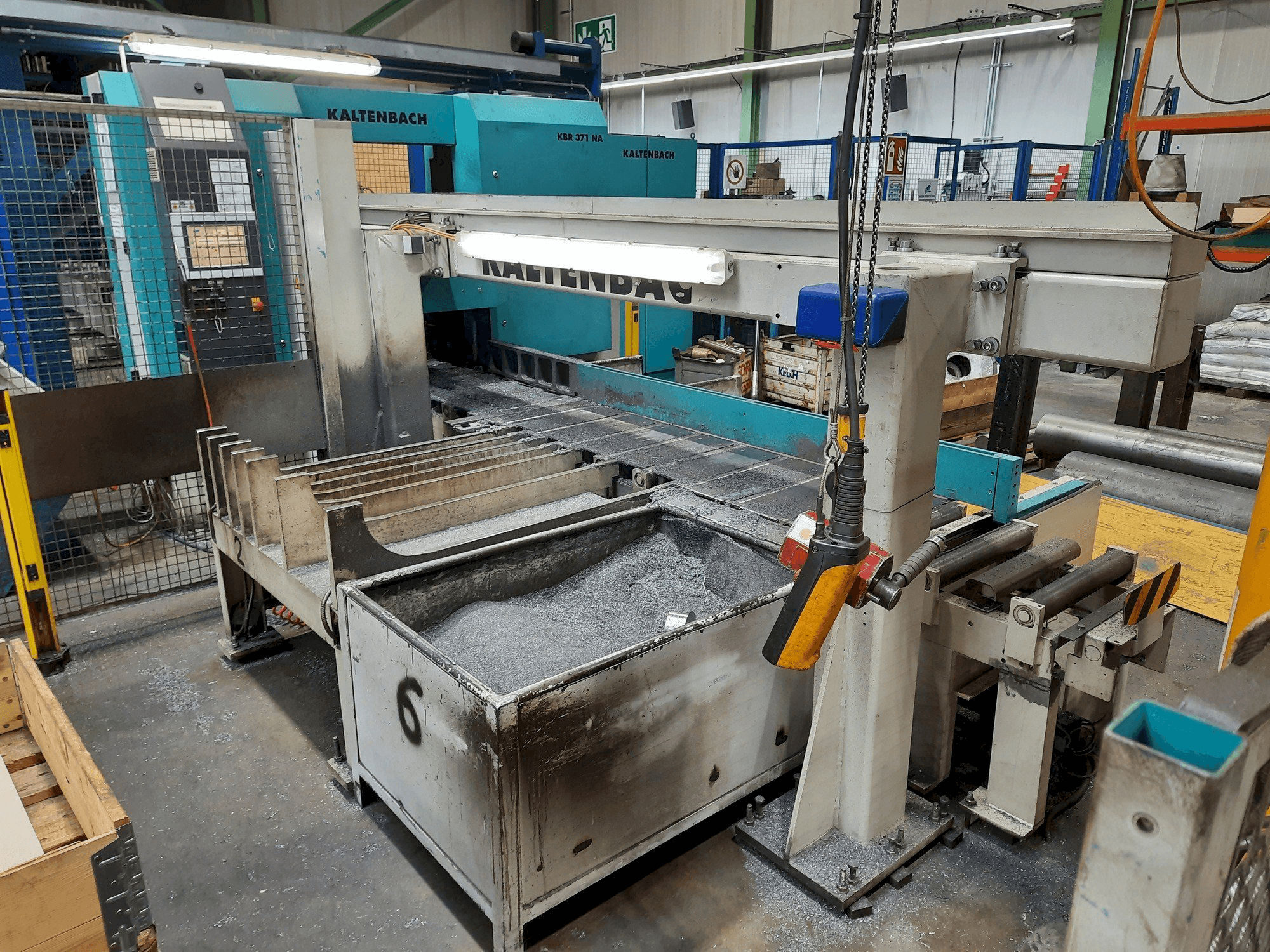 Vista frontale della macchina KALTENBACH KBR 371 NA