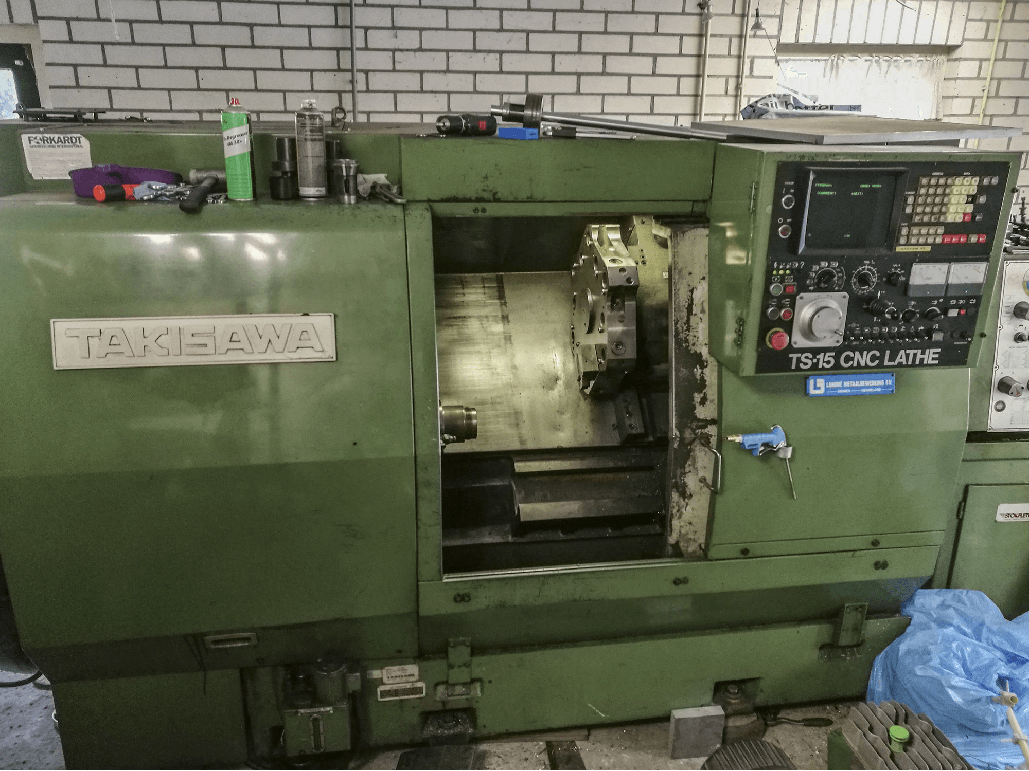 Vista frontale della macchina Takisawa TS-15