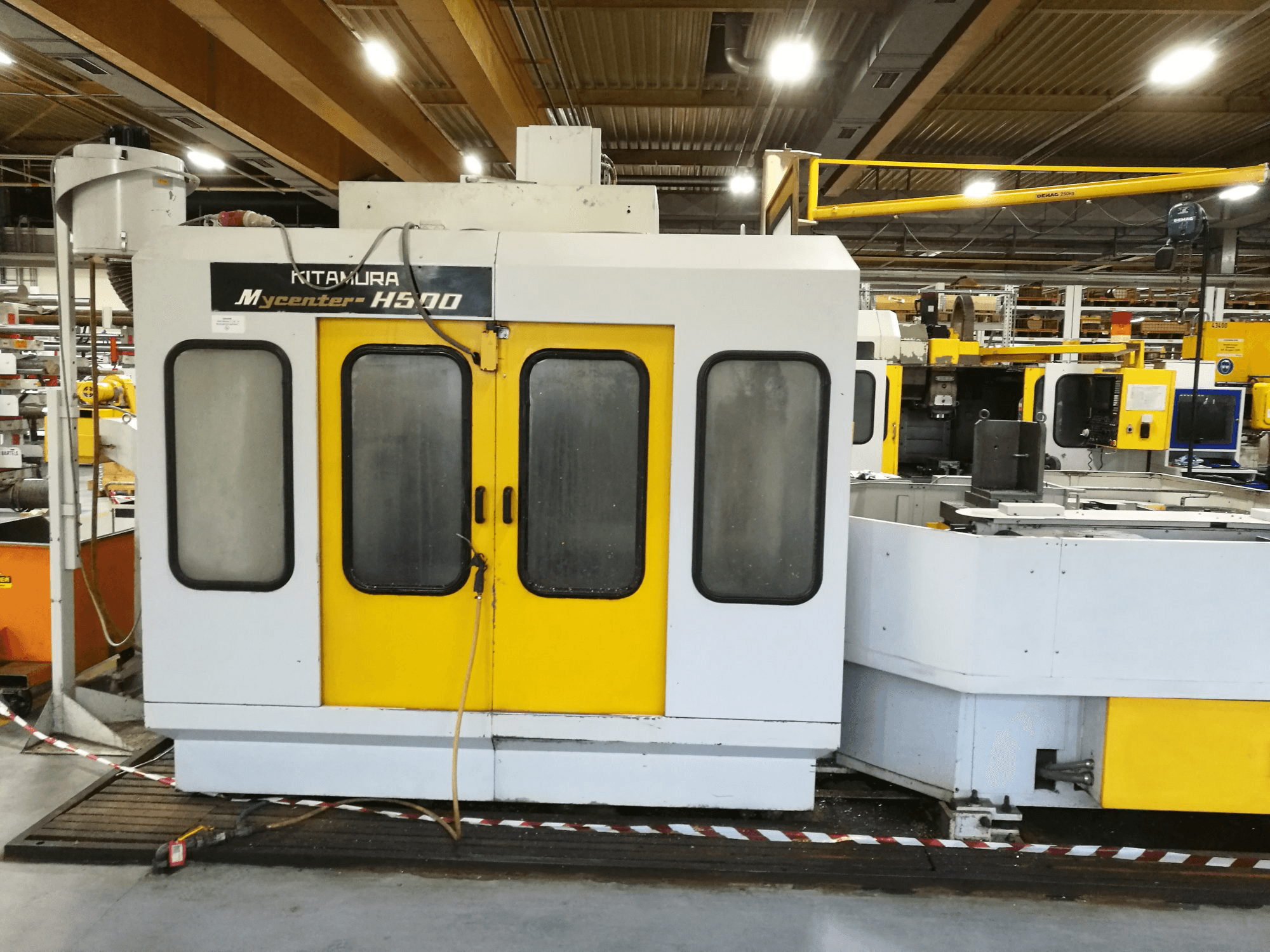 Vista frontale della macchina Kitamura Mycenter H500