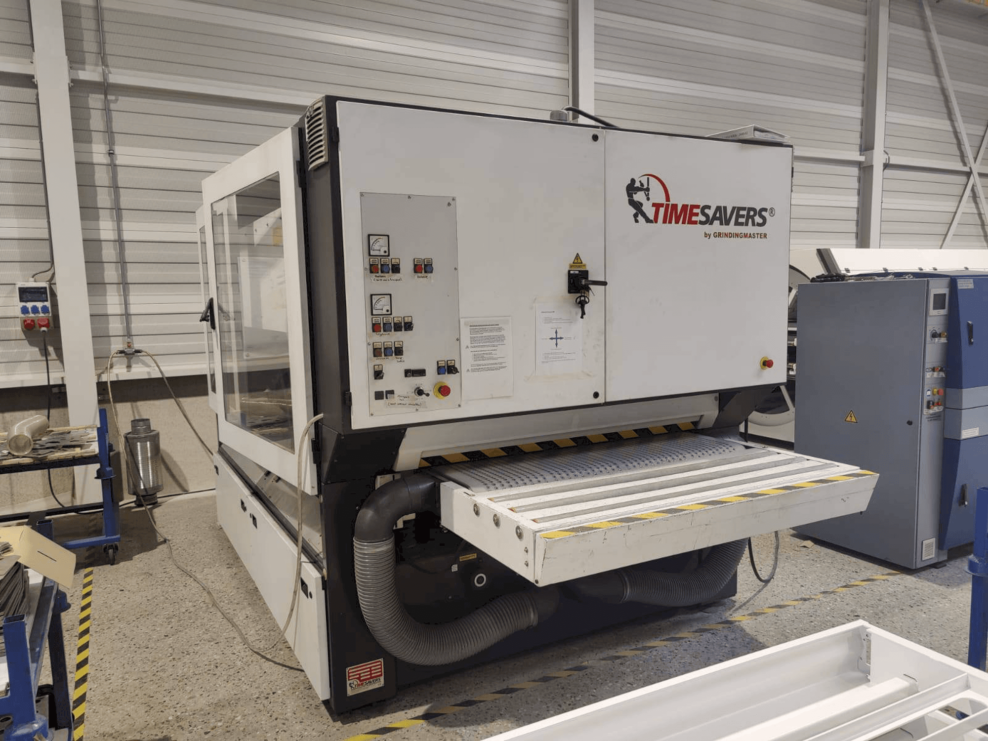 Vista frontale della macchina TIMESAVERS 42-series-1350-WRB