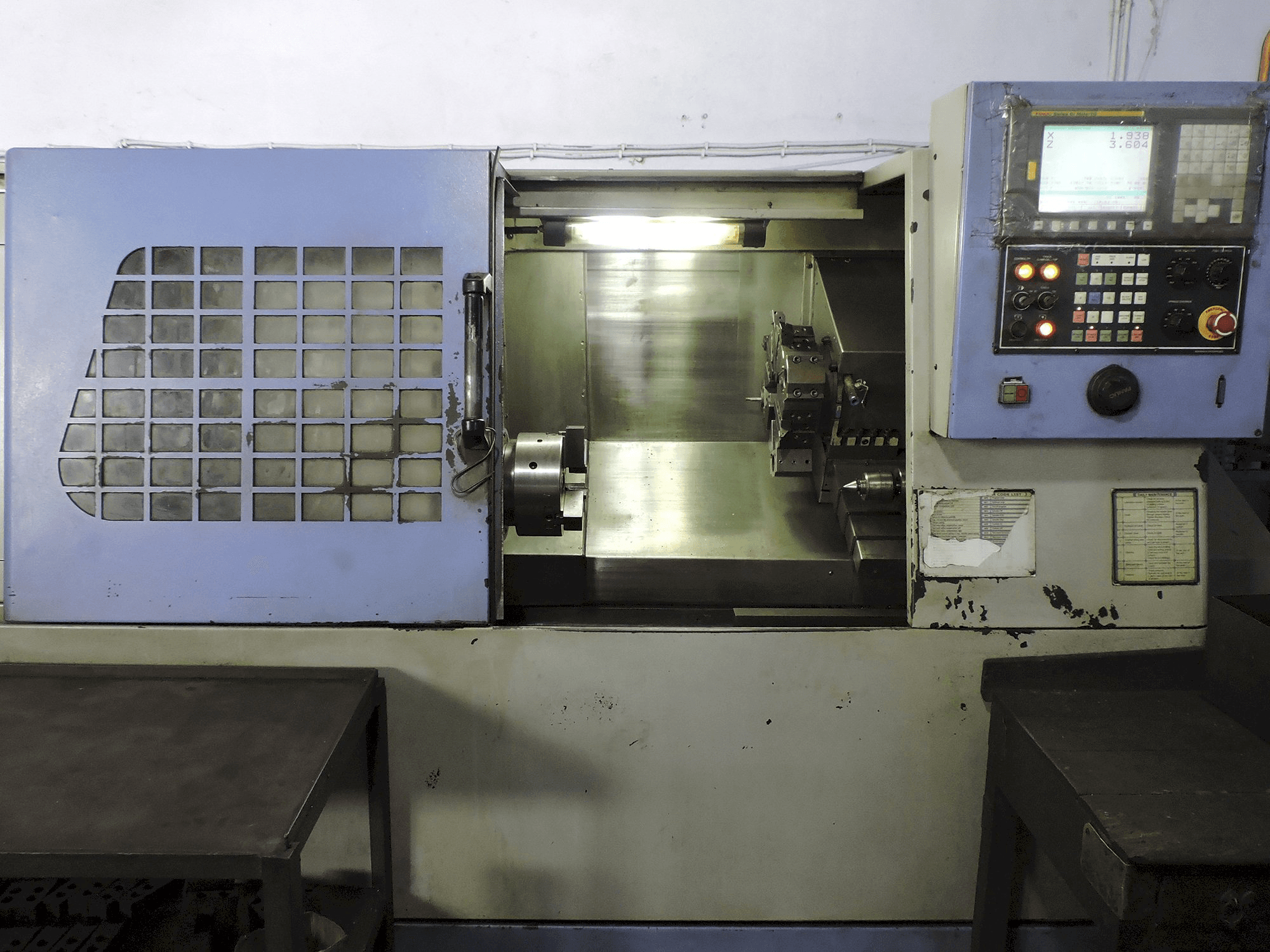 Vista frontale della macchina Macpower VX-200
