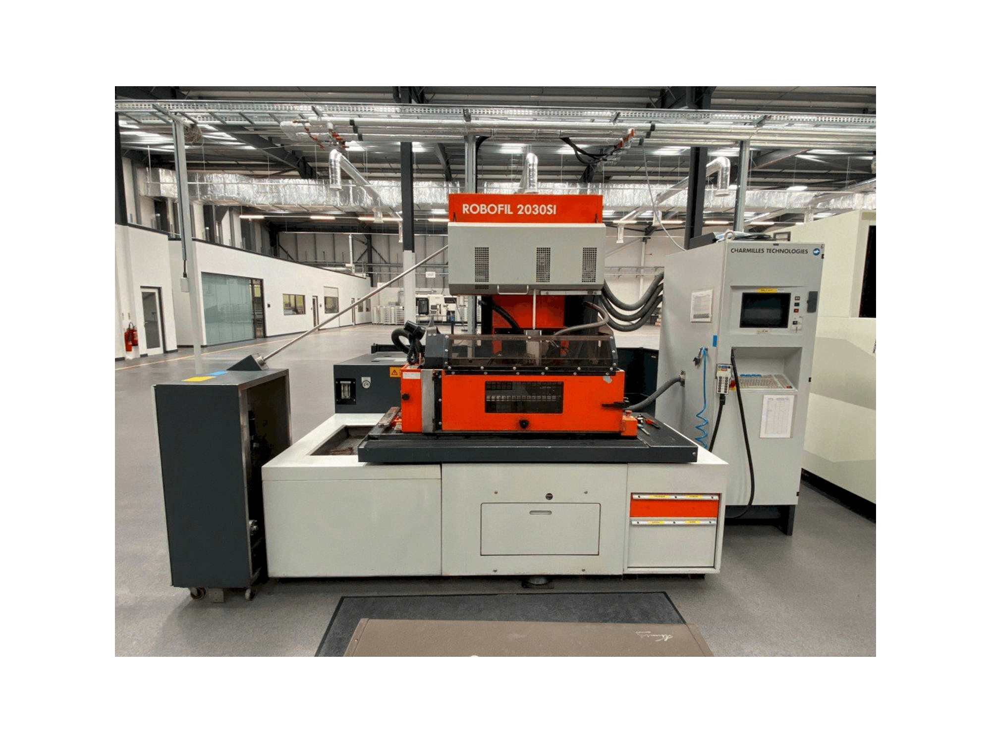 Vista frontale della macchina CHARMILLES ROBOFIL 2030SI