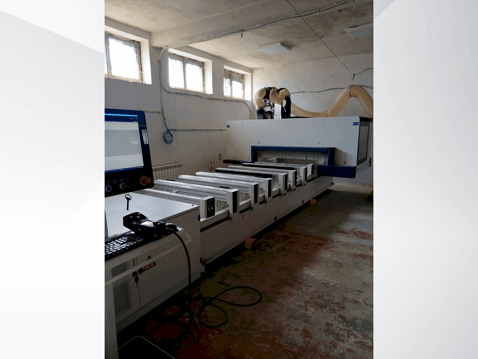 Vista frontale della macchina SCM Morbidelli M100