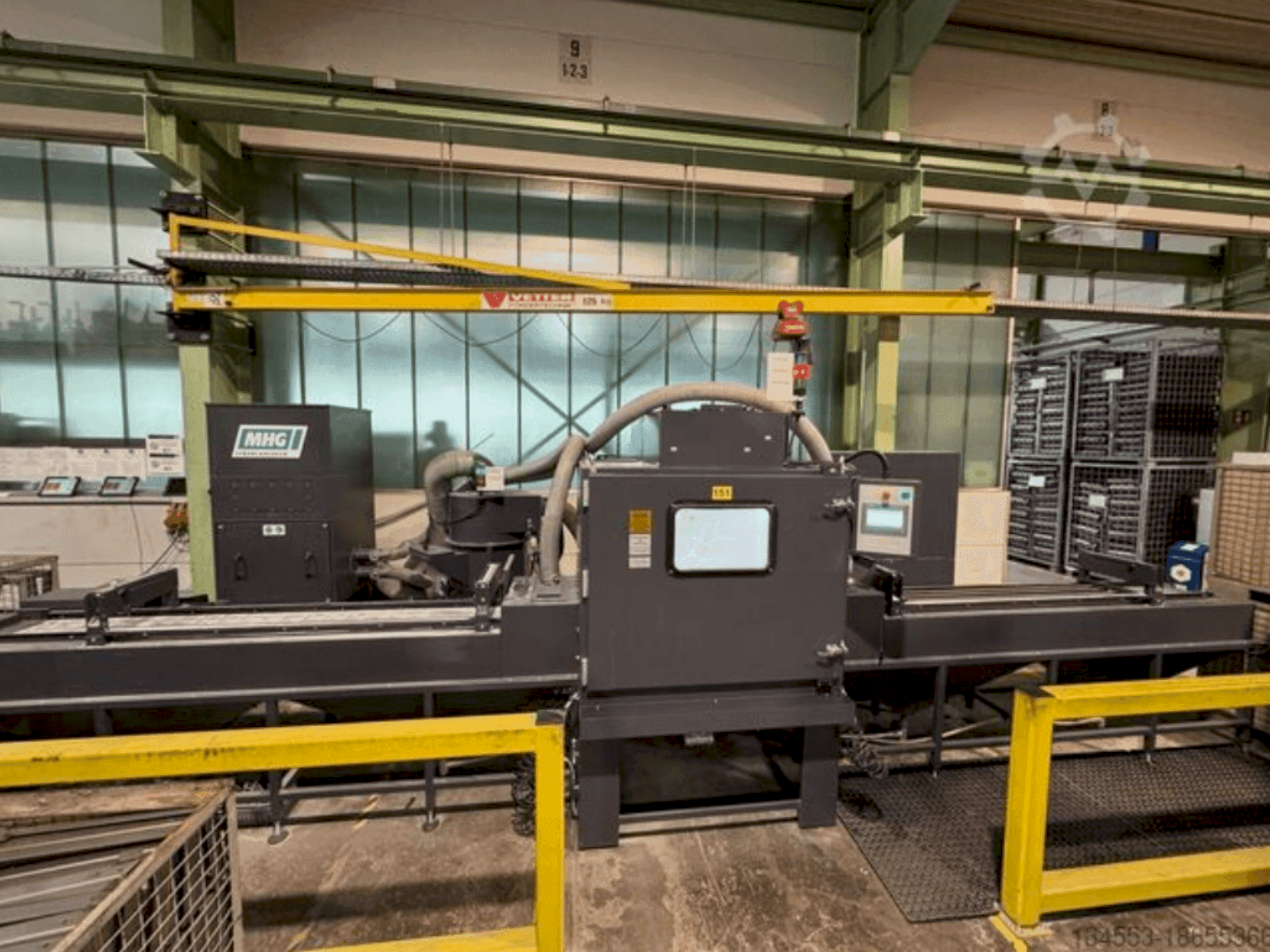 Vista frontale della macchina MHG SMG 160