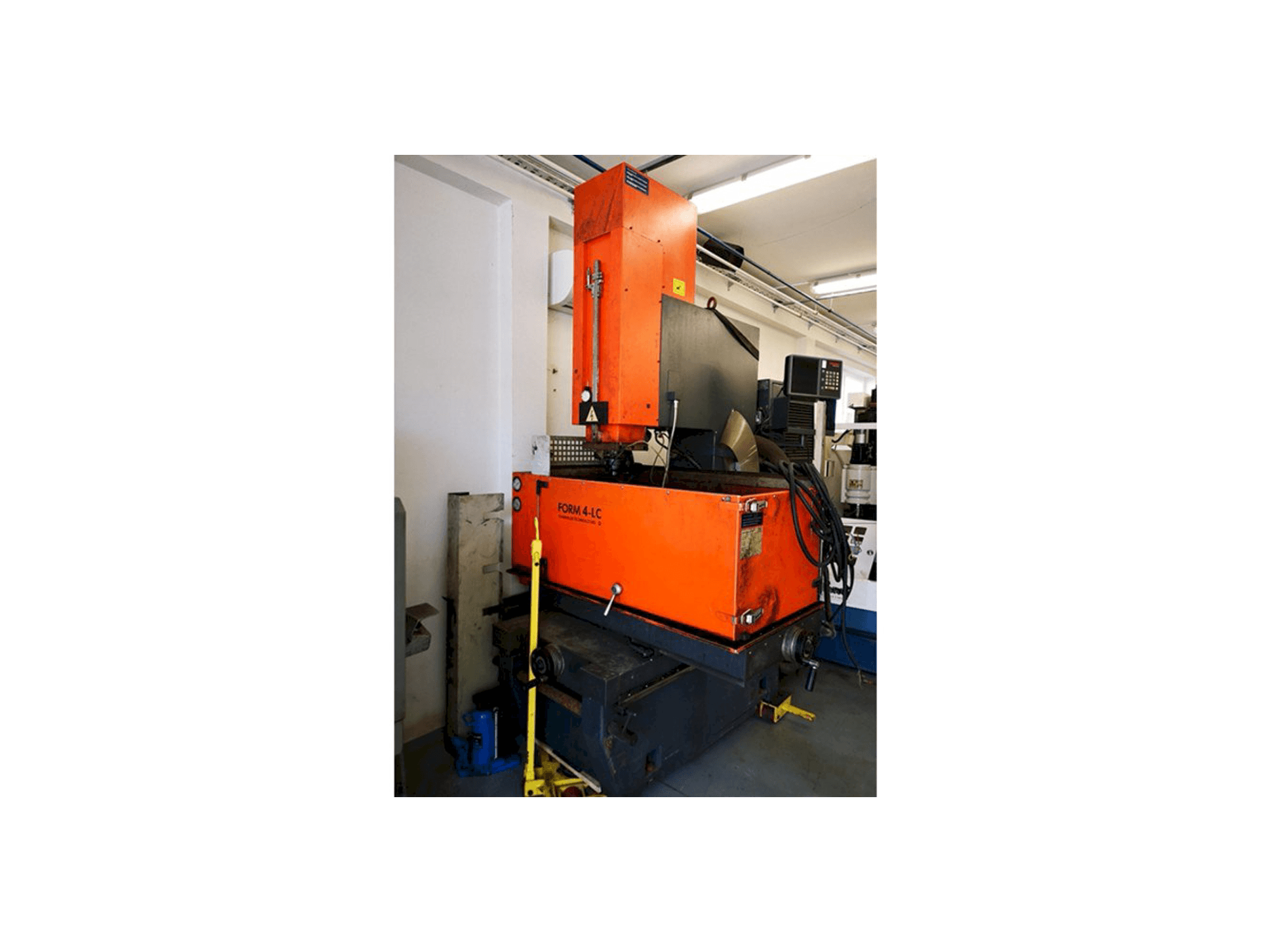 Vista frontale della macchina CHARMILLES Form 4-LC