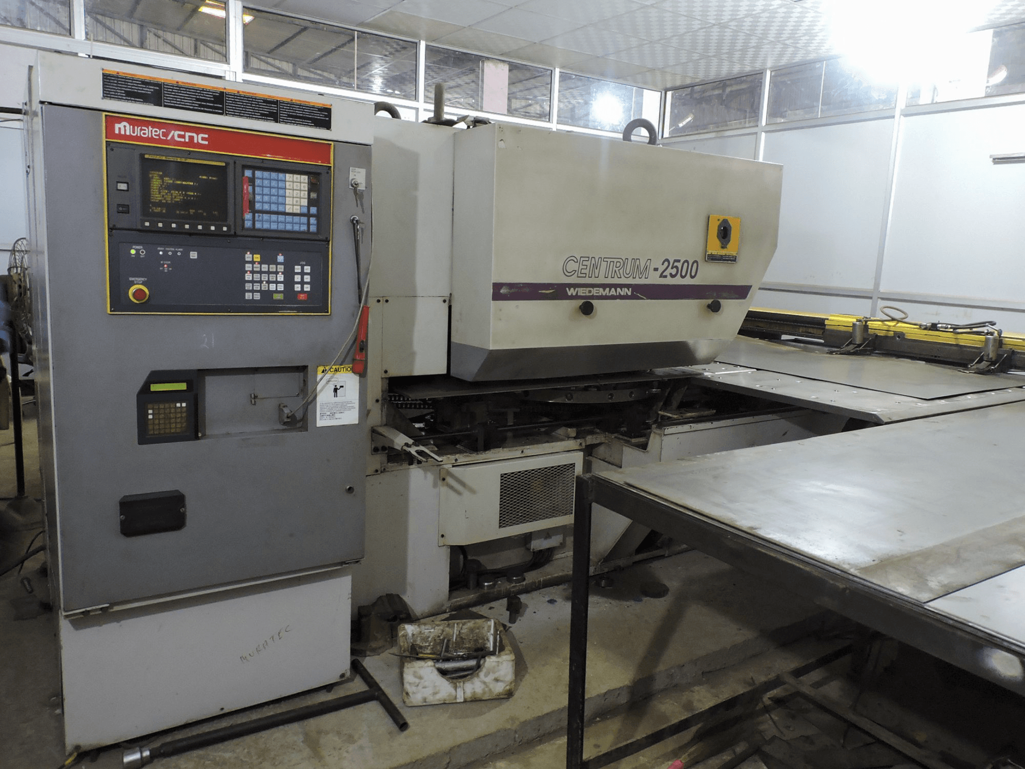 Vista lato sinistro della macchina Murata Wiedemann C-2500