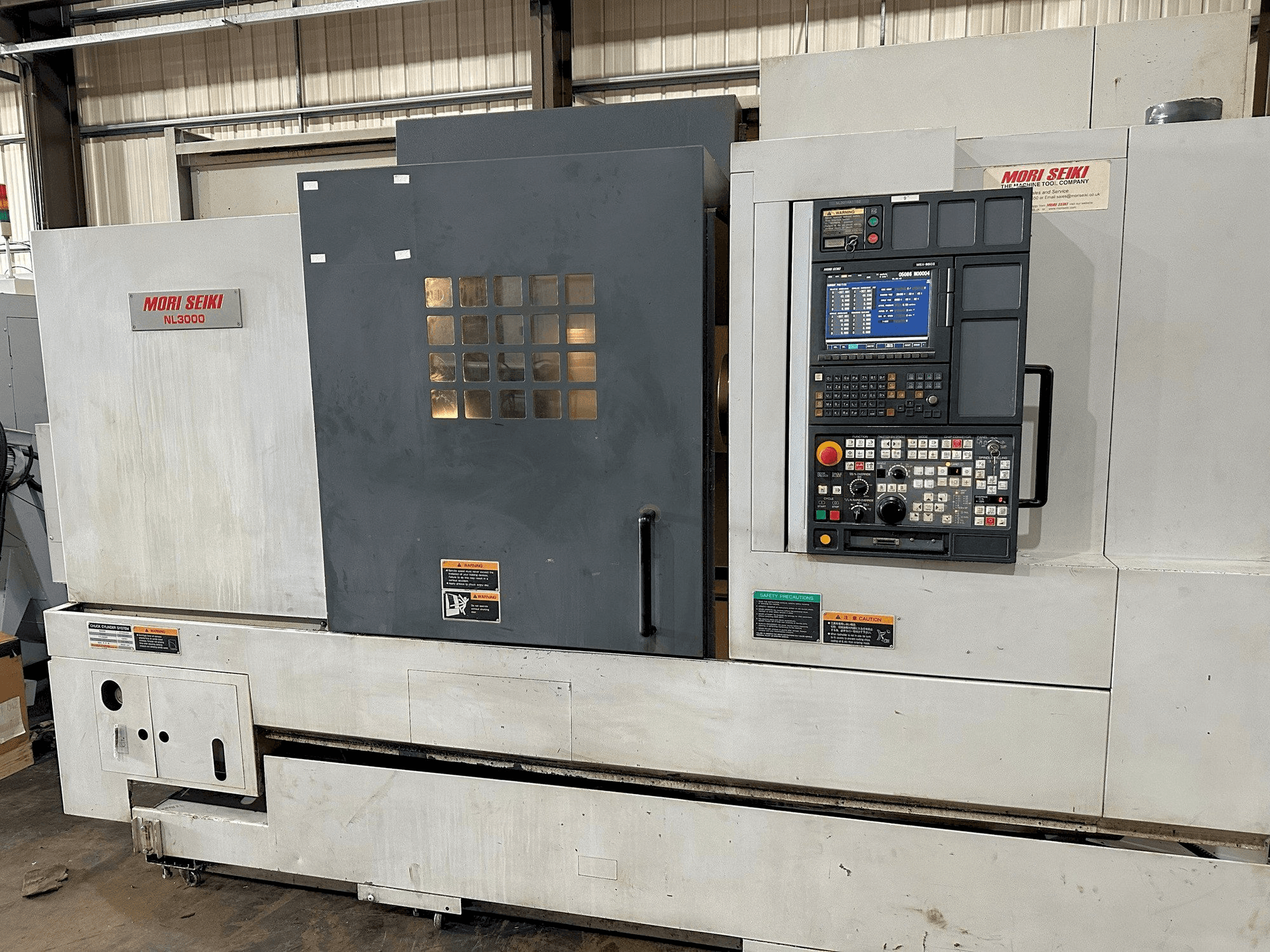 Vista frontale della macchina MORI SEIKI NL3000Y/700