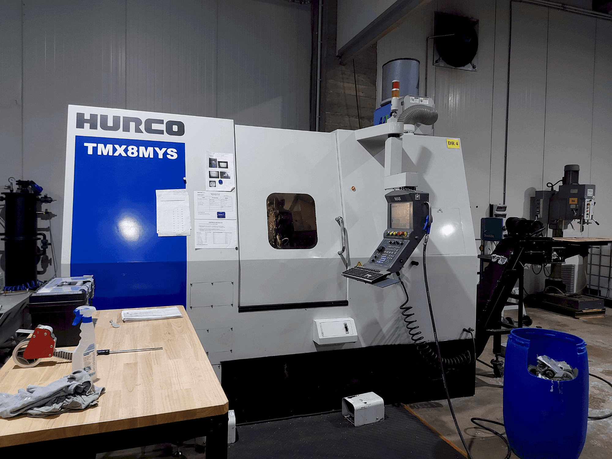 Vista frontale della macchina Hurco TMX 8MYS