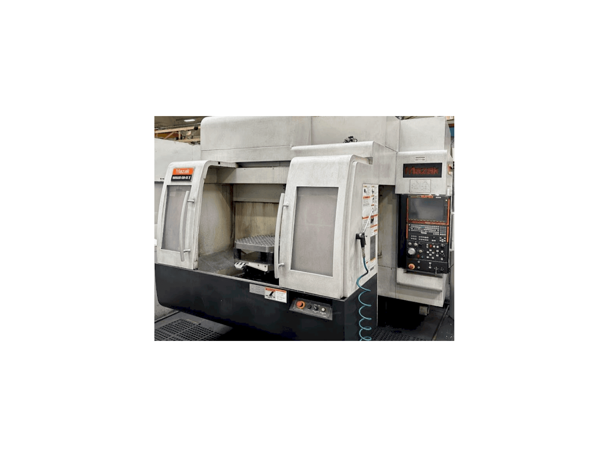 Vista frontale della macchina Mazak Variaxis 630-5X II
