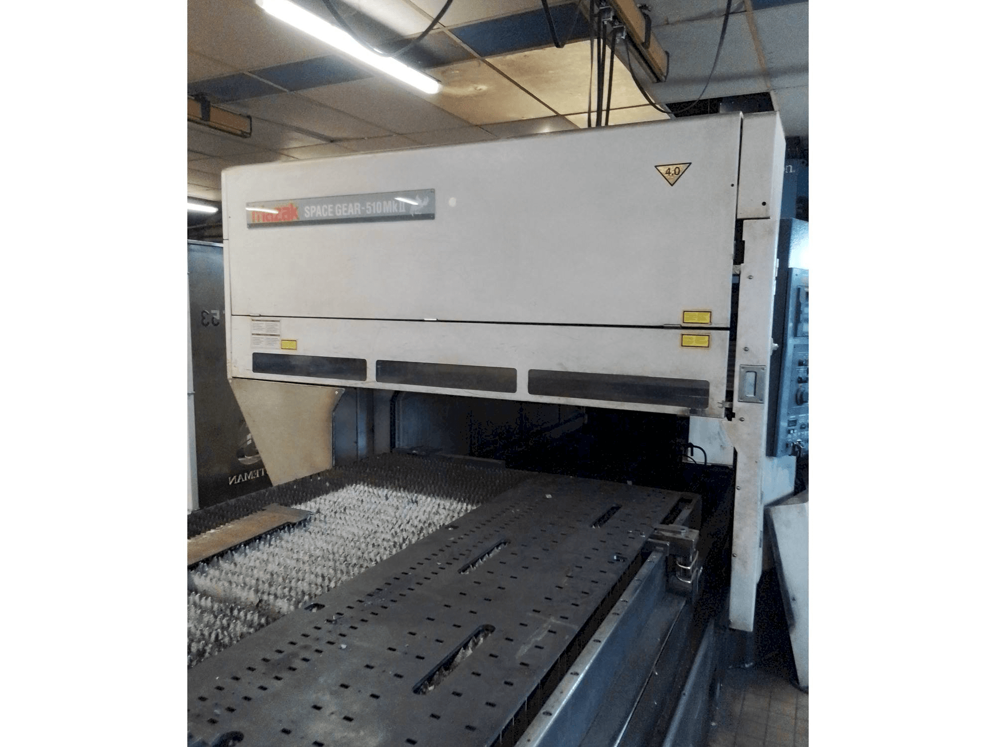 Vista frontale della macchina Mazak SPACE GEAR-510MKII