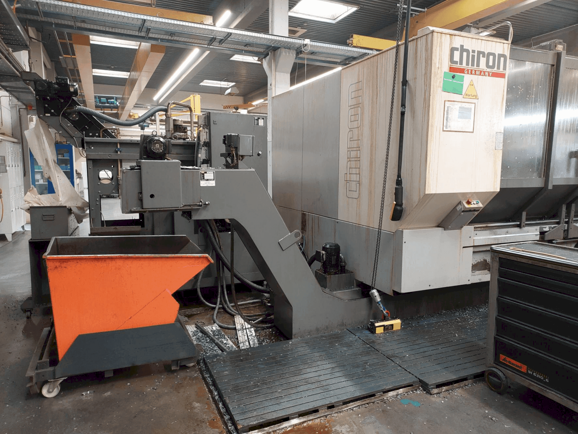 Vista frontale della macchina CHIRON FZ 18 L