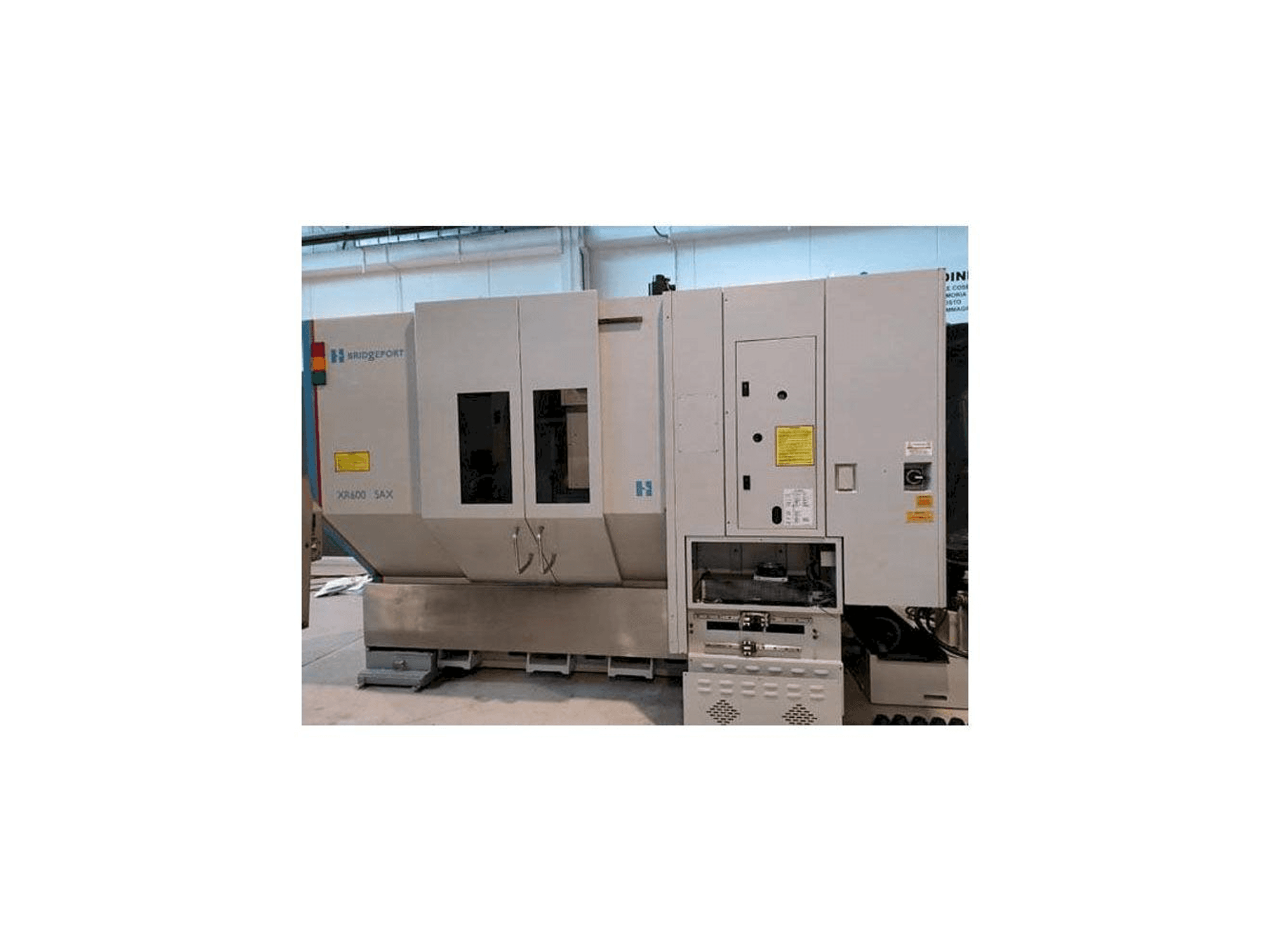 Vista frontale della macchina HARDINGE XR 600 5AX