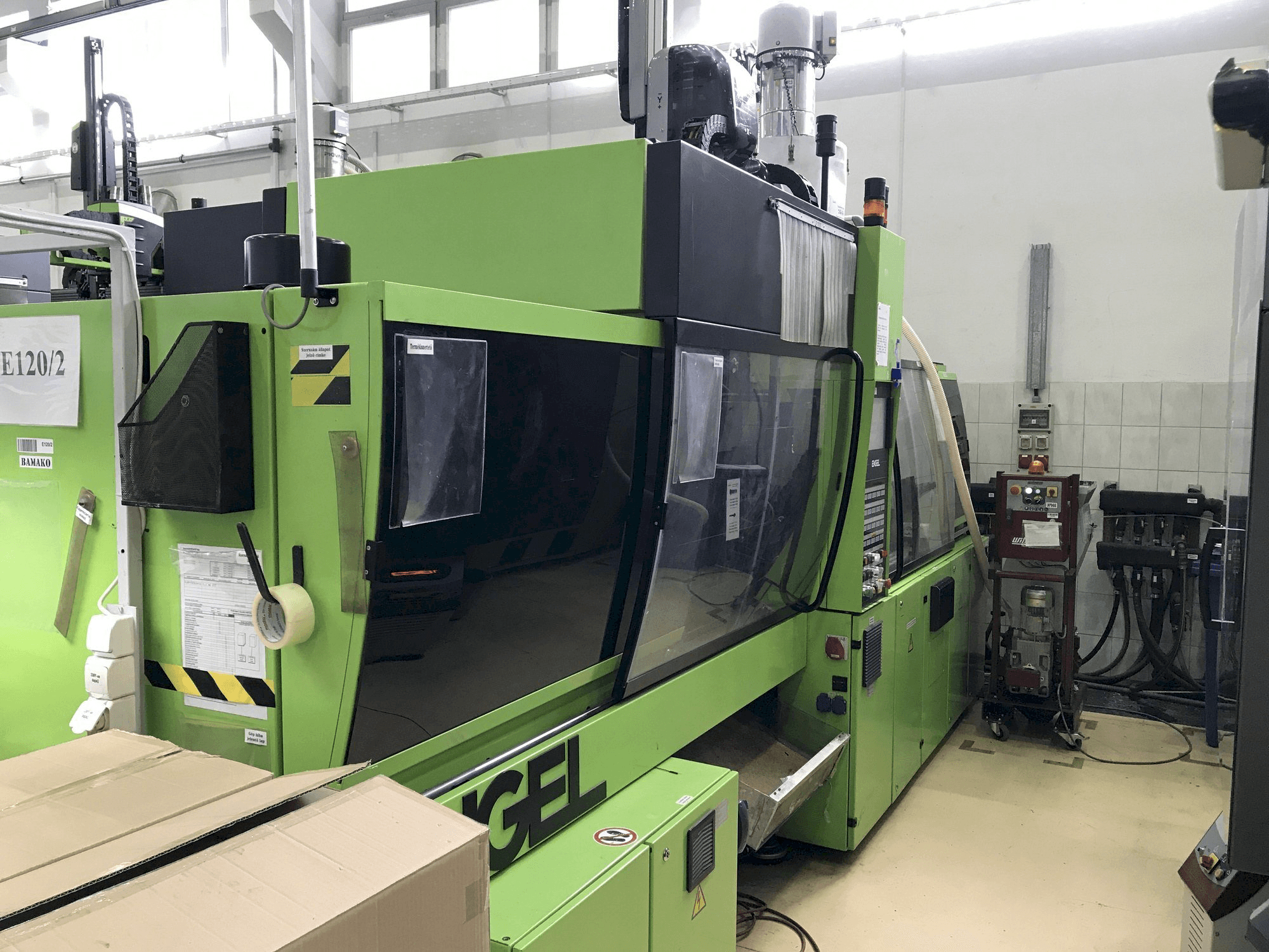 Vista frontale della macchina ENGEL VC 500/120 Plus