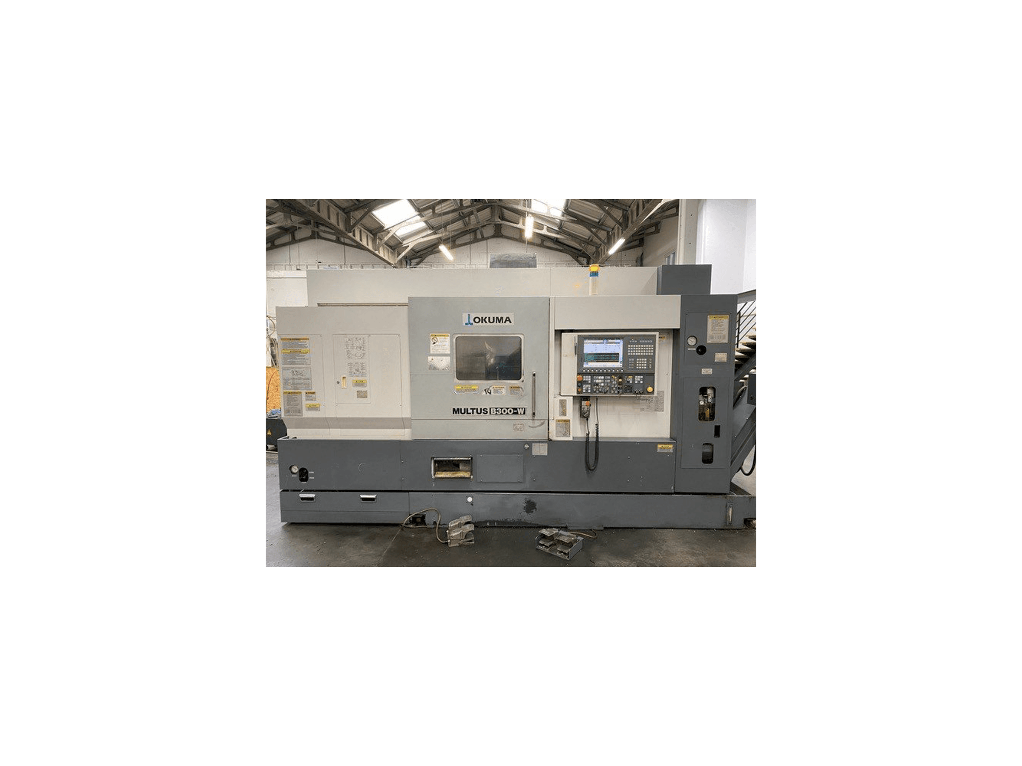 Vista frontale della macchina Okuma MULTUS B300-W