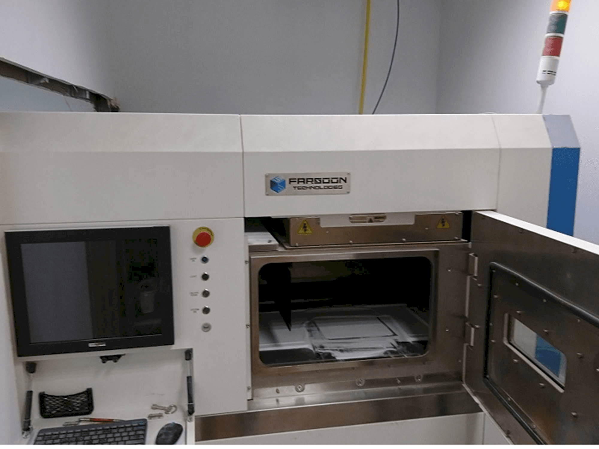 Vista frontale della macchina FARSOON eForm