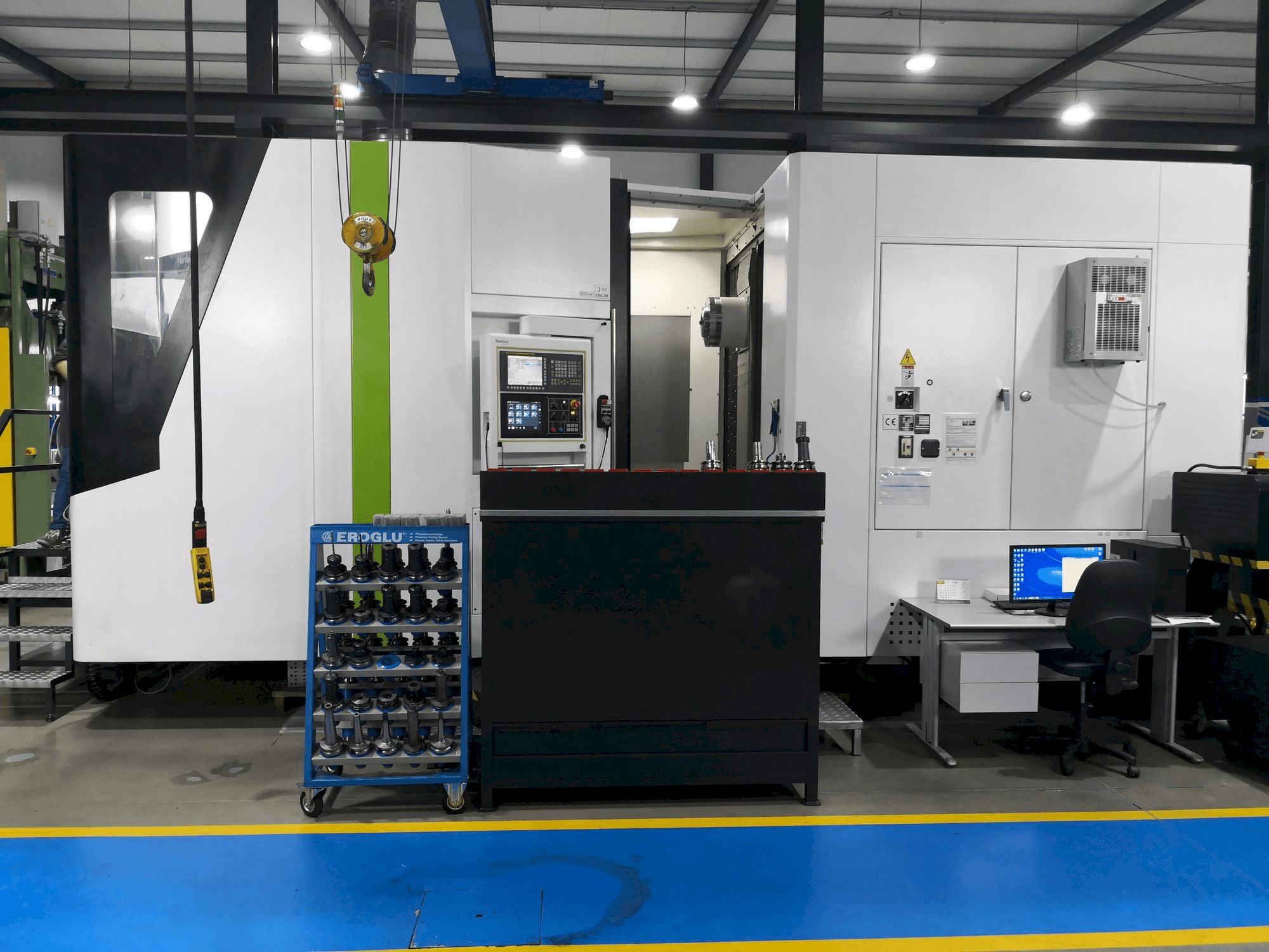 Vista frontale della macchina Hartford HMC-10