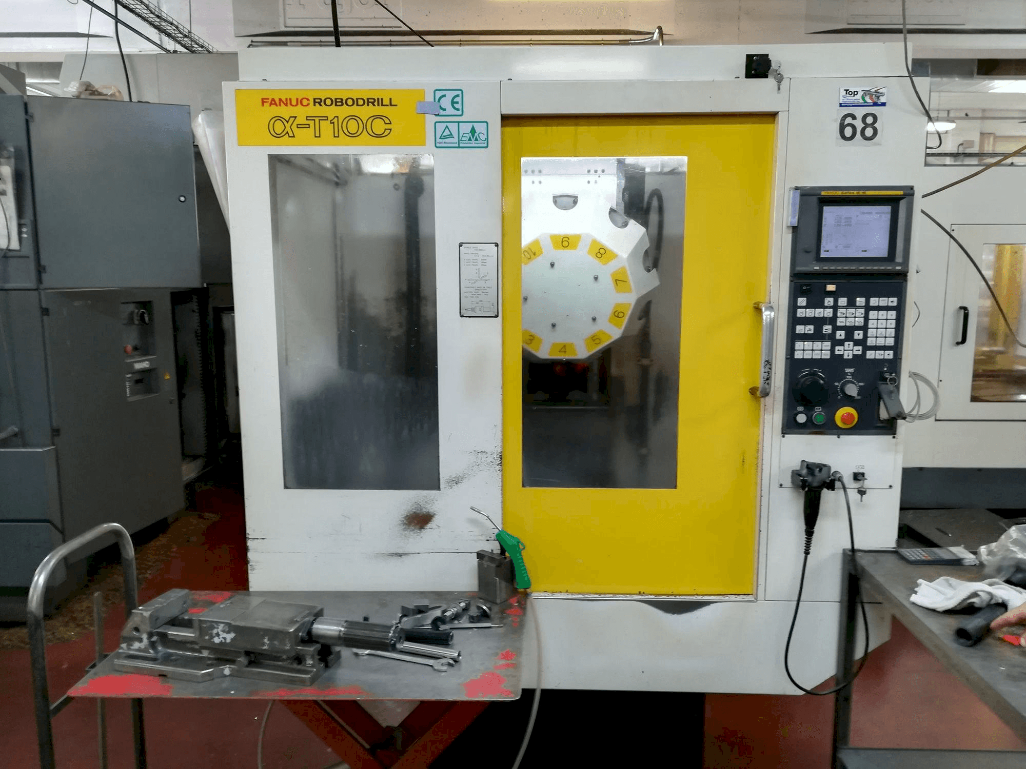 Vista frontale della macchina FANUC Robodrill alpha-T 10 C