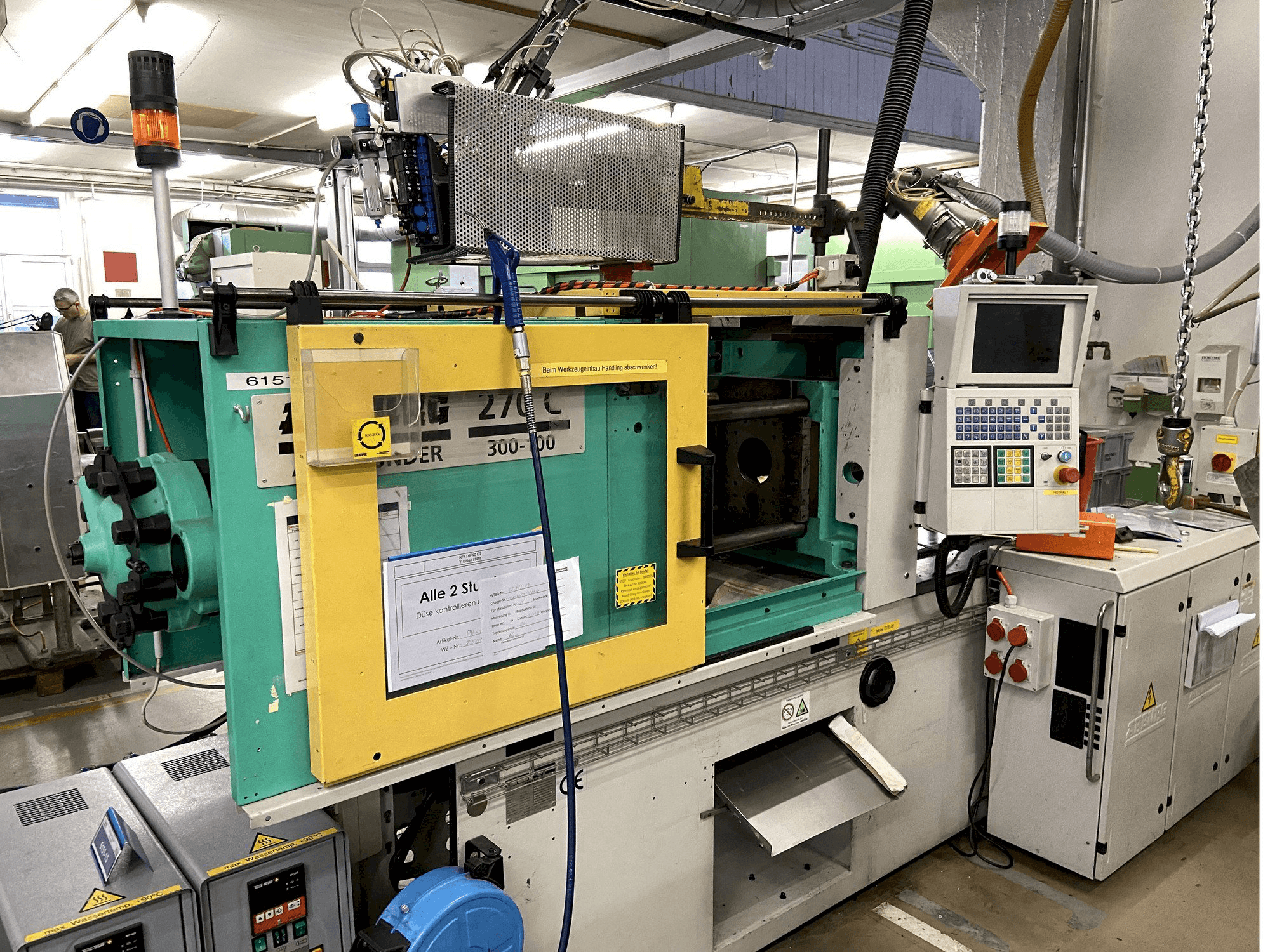 Vista frontale della macchina Arburg ALLROUNDER 270 C 300 - 100