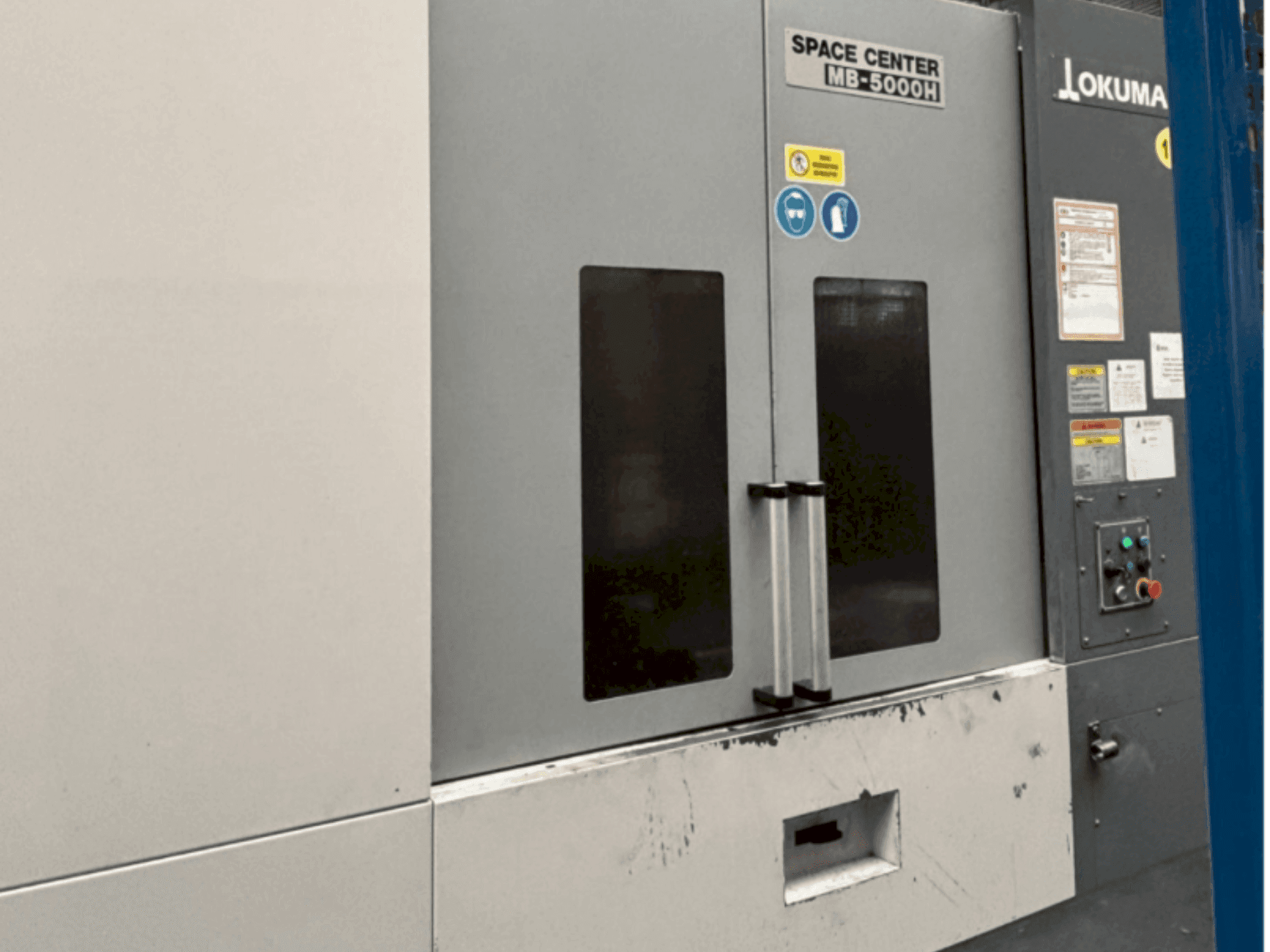 Vista frontale della macchina Okuma MB 5000H