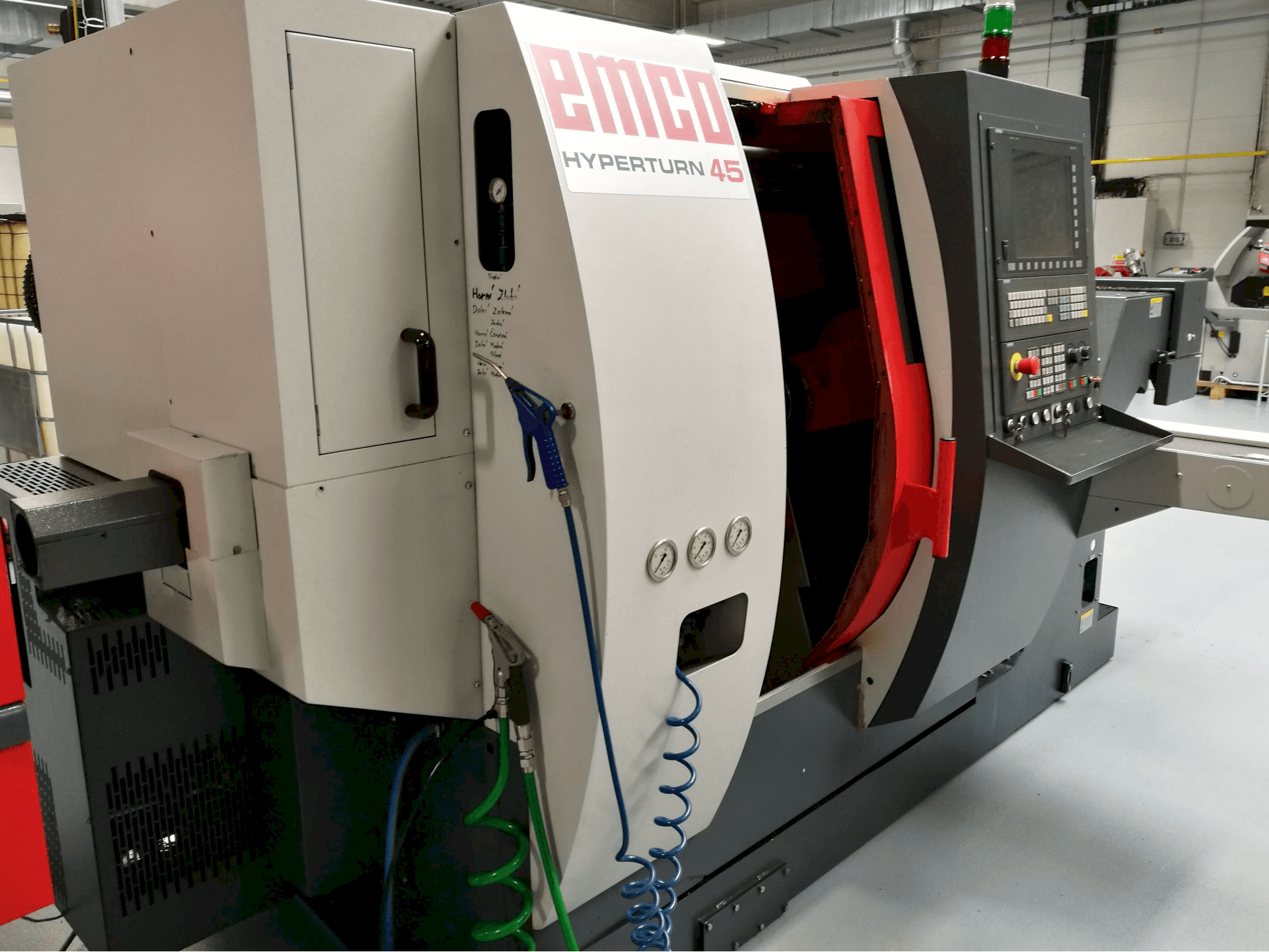 Vista lato sinistro della macchina EMCO HYPERTURN 45