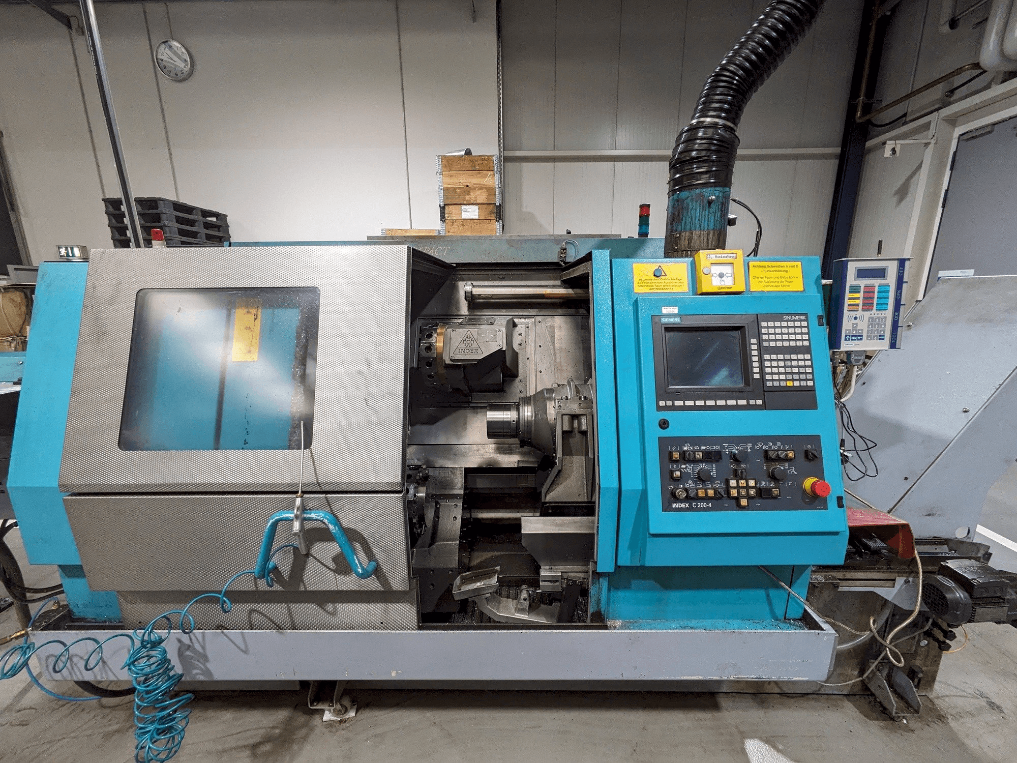 Vista frontale della macchina Index G200 Compact
