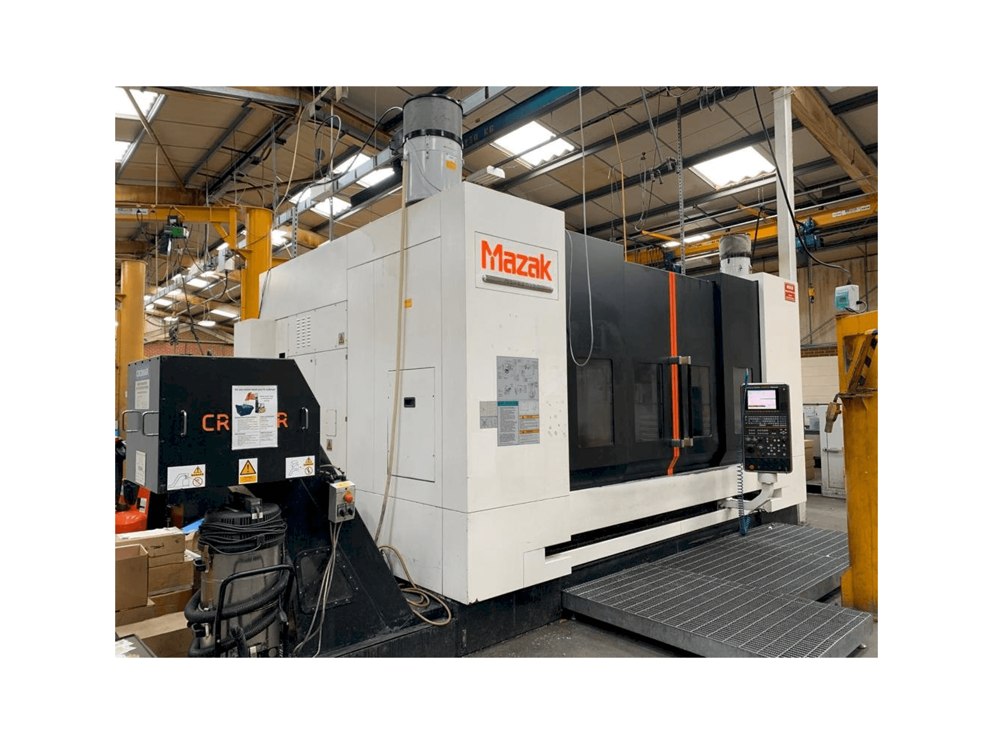 Vista frontale della macchina Mazak VTC-820/30