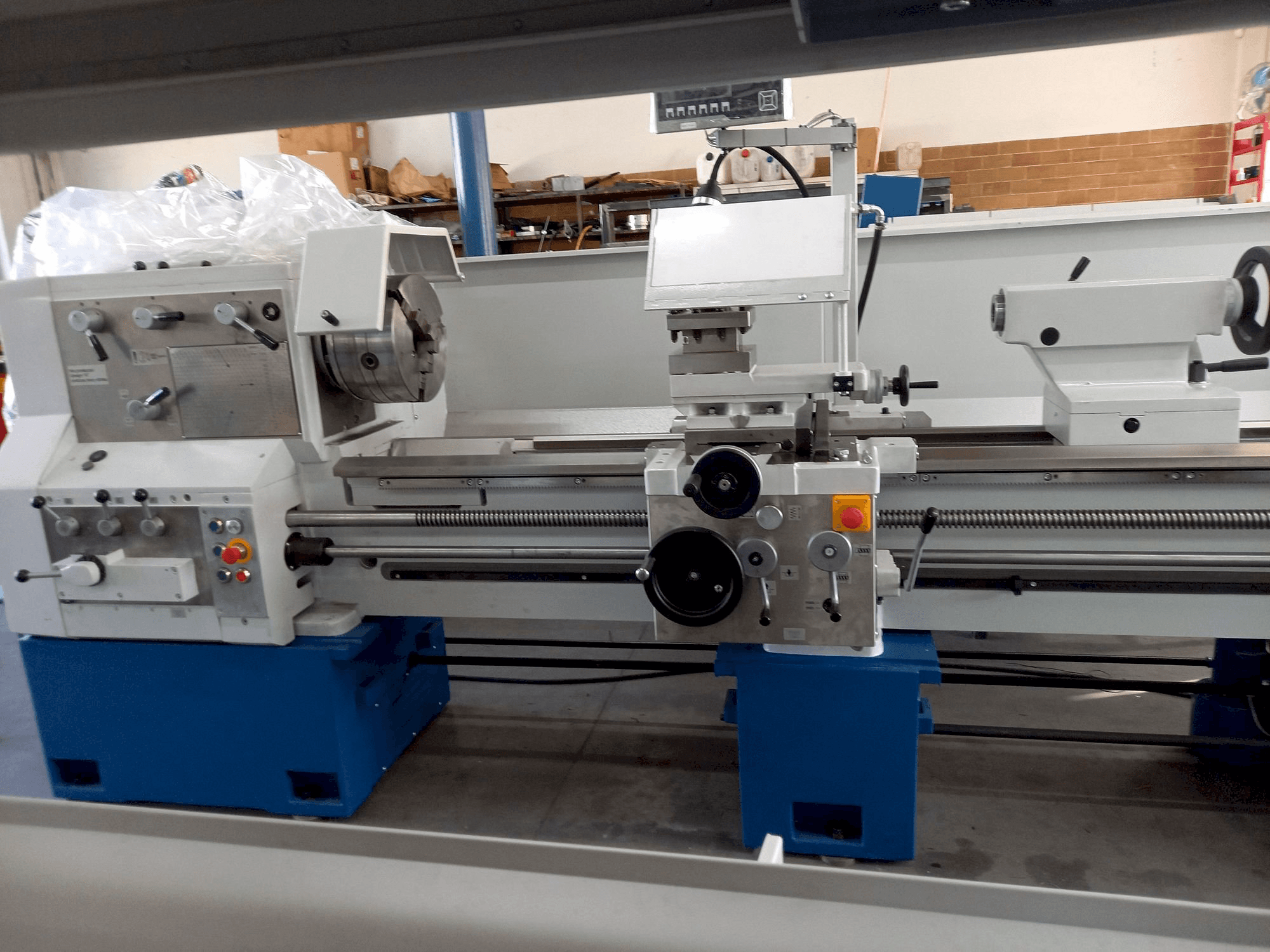 Vista frontale della macchina TUJ 50M x2000