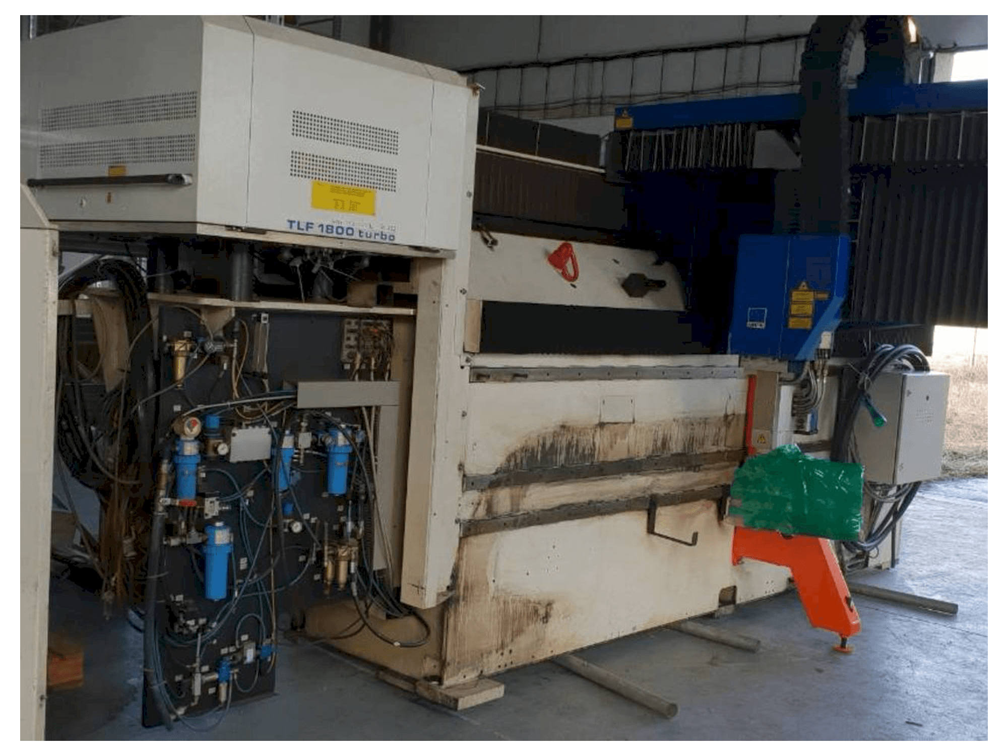 Vista frontale della macchina Trumpf Lasercell TLC 1005
