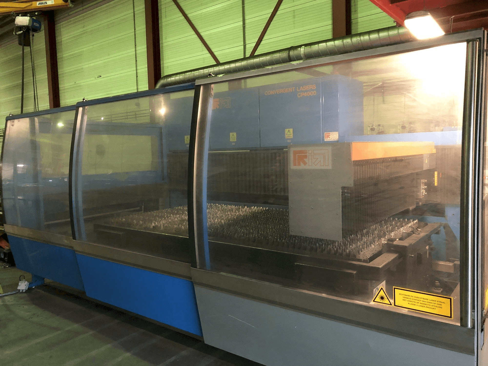 Vista frontale della macchina Prima Power Platino CP4000