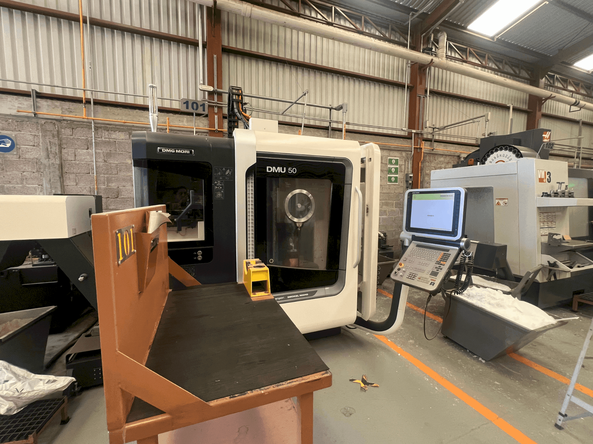 Vista frontale della macchina DMG MORI DMU 50