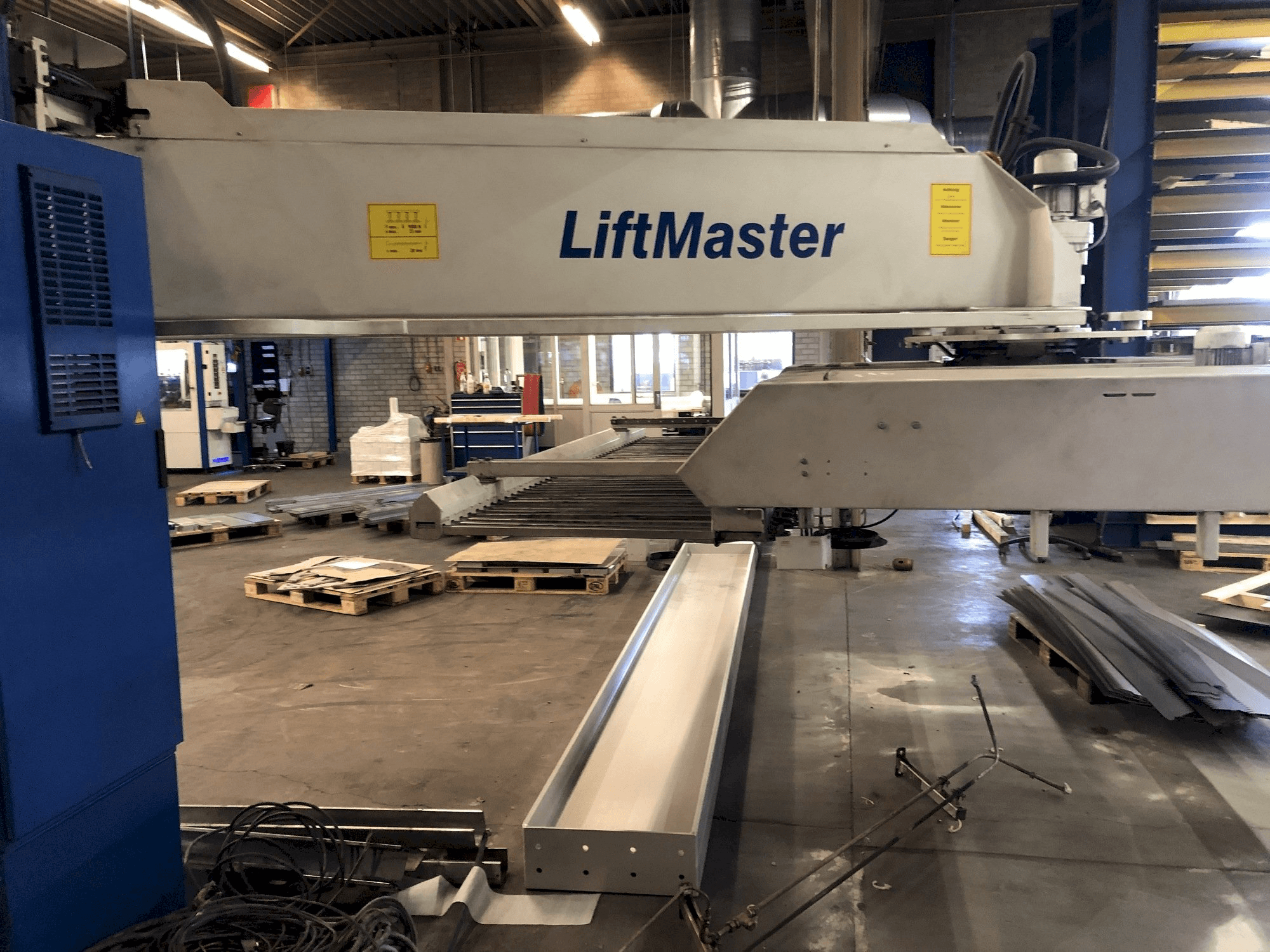 Vista frontale della macchina Trumpf Liftmaster