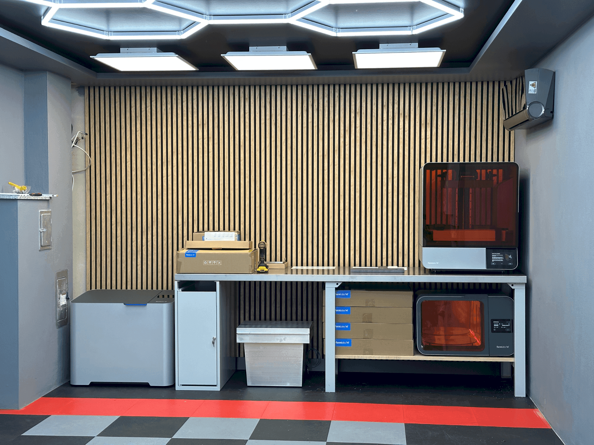 Vista frontale della macchina FORMLABS 4L