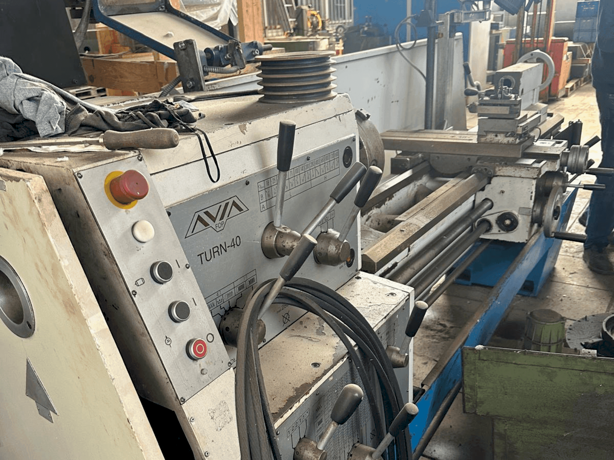 Vista frontale della macchina Avia TURN-40