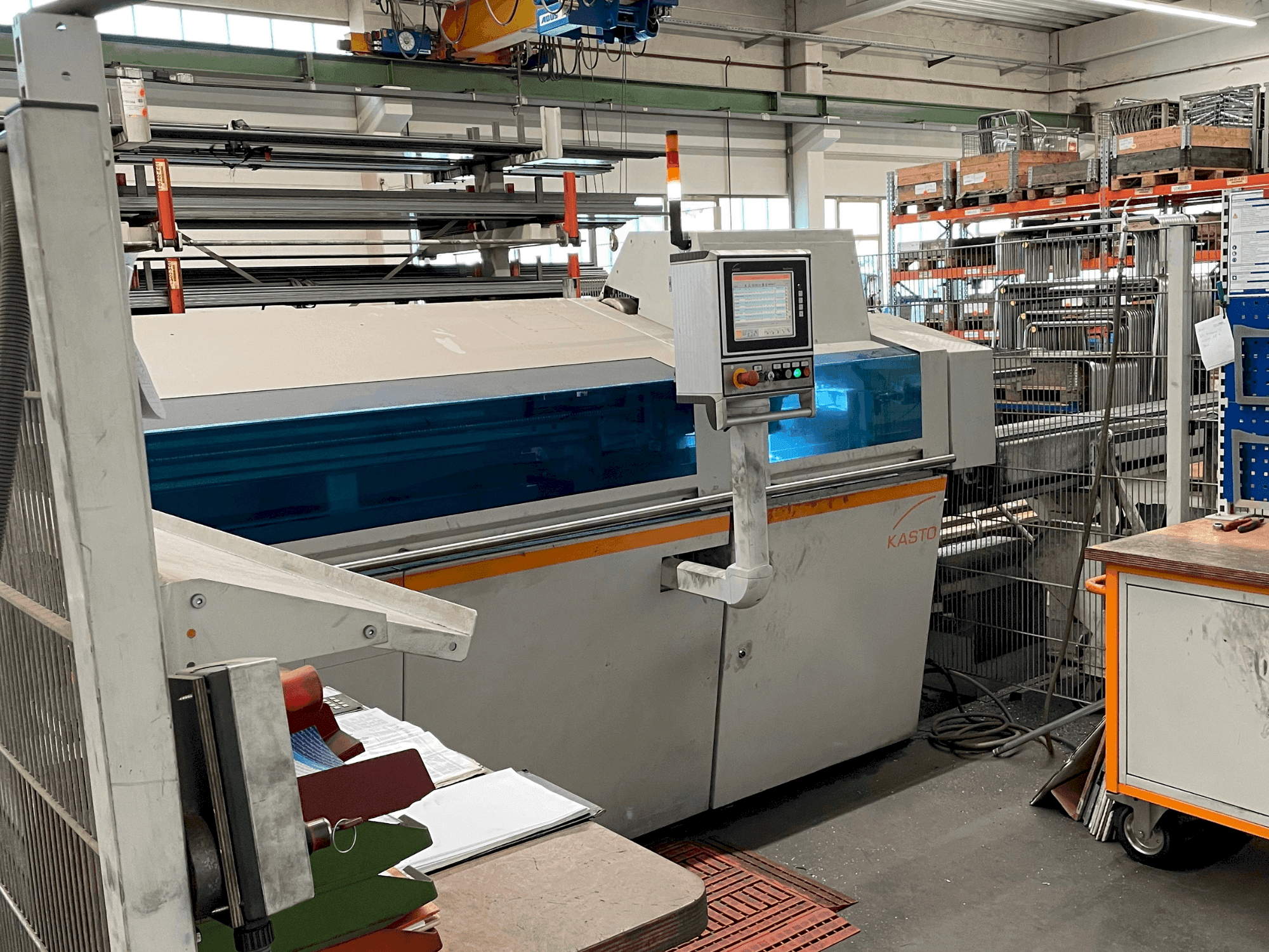 Vista frontale della macchina KASTO KASTOflex F