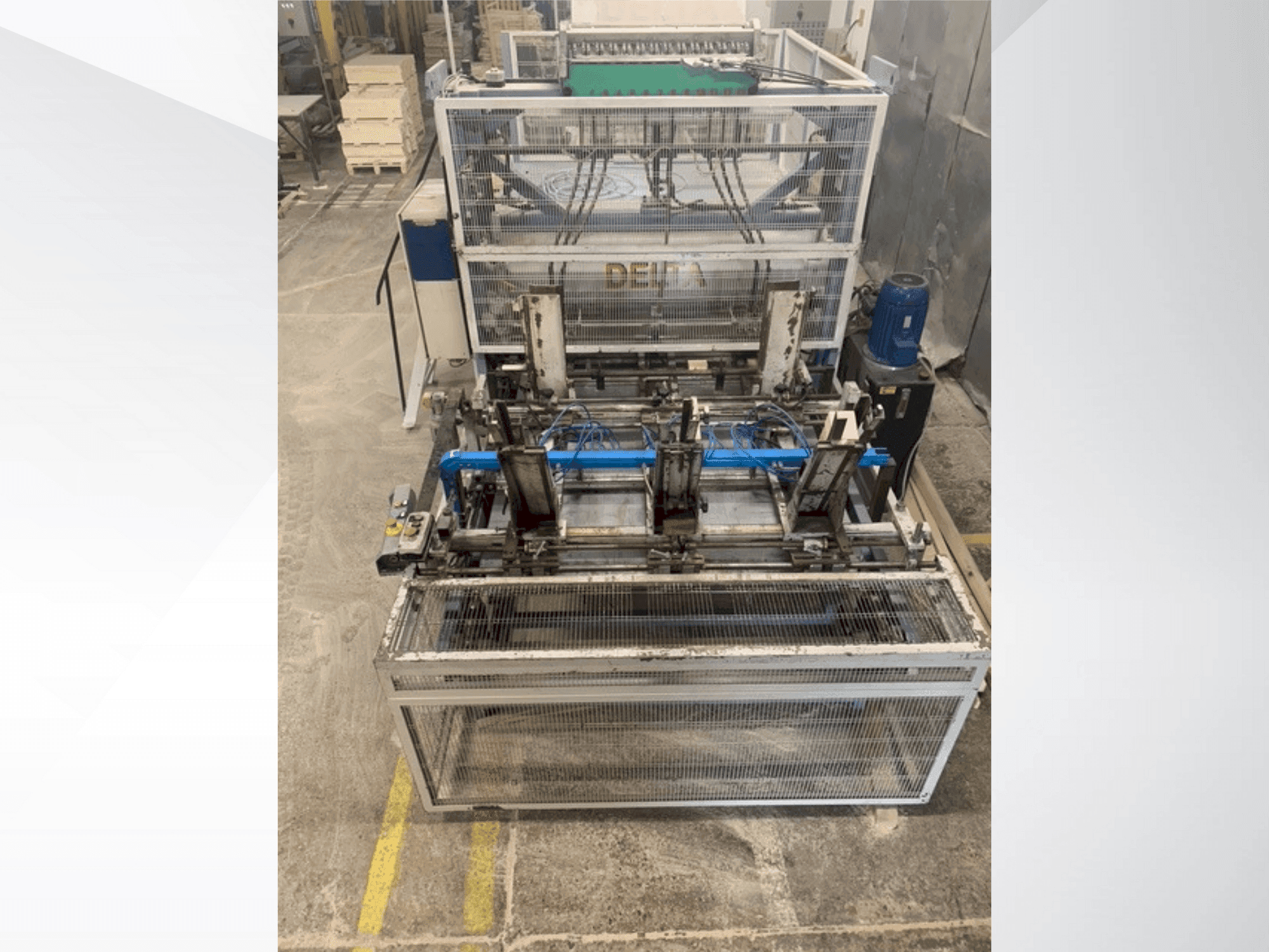 Vista frontale della macchina DELTA pallet nailing machine line
