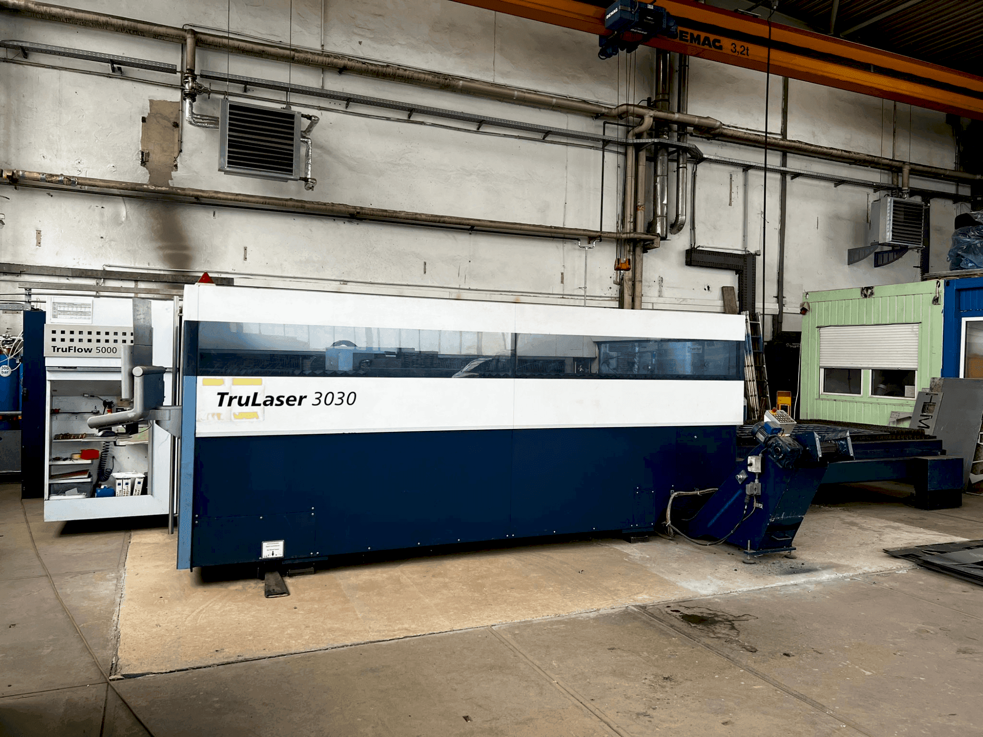 Vista frontale della macchina TRUMPF TruLaser 3030