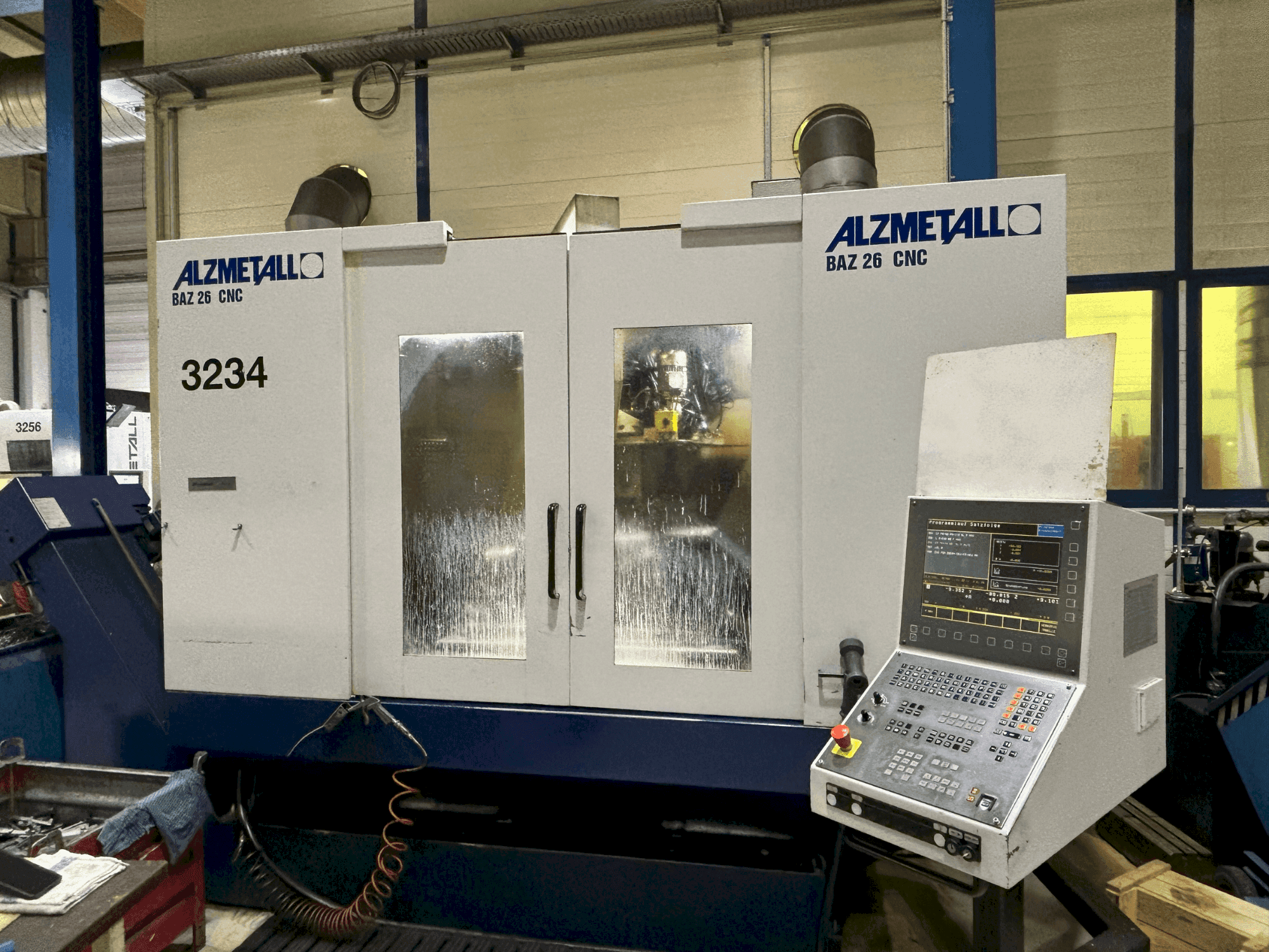 Vista frontale della macchina Alzmetall BAZ 26