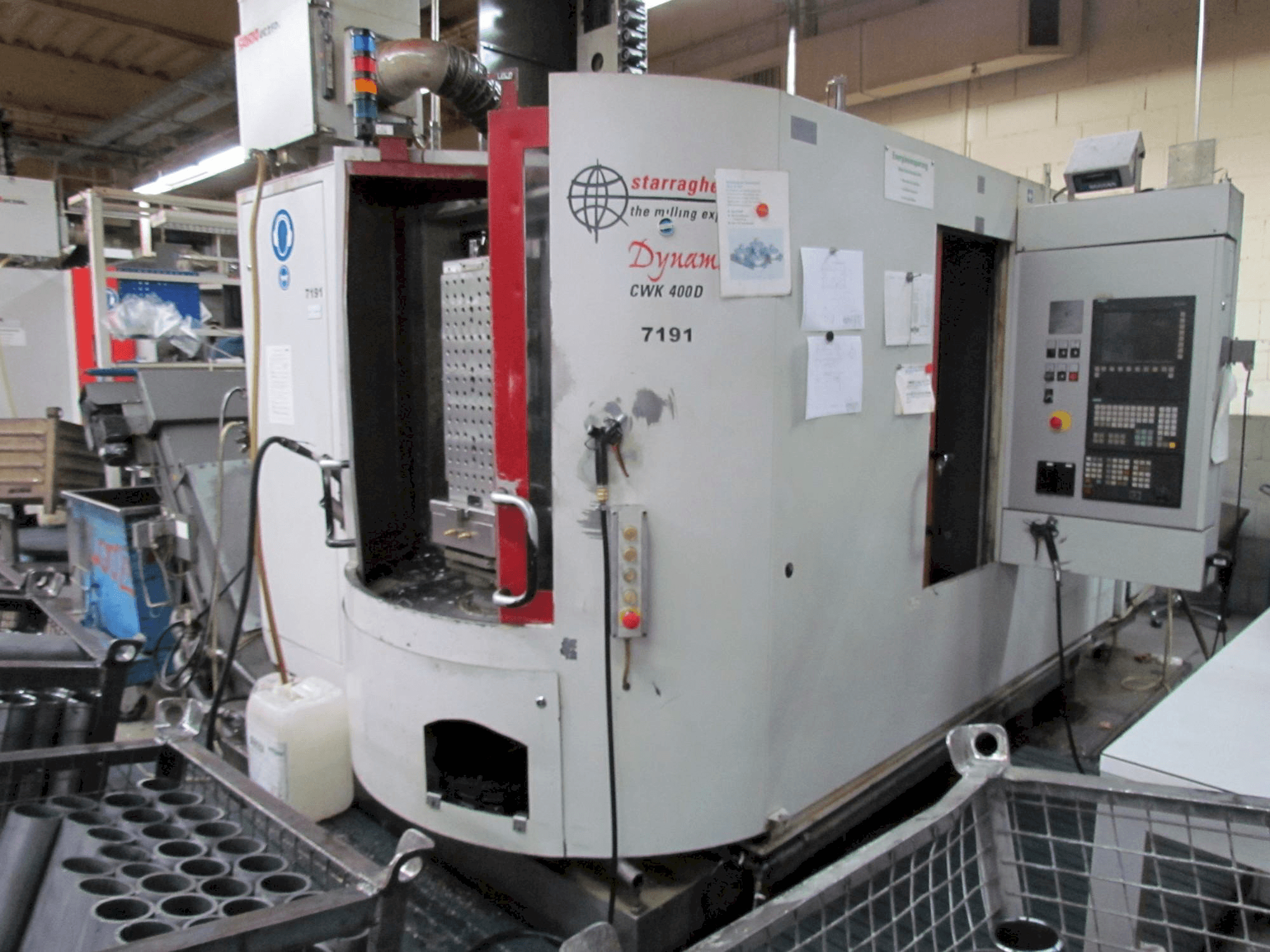 Vista frontale della macchina Heckert CWK 400 D