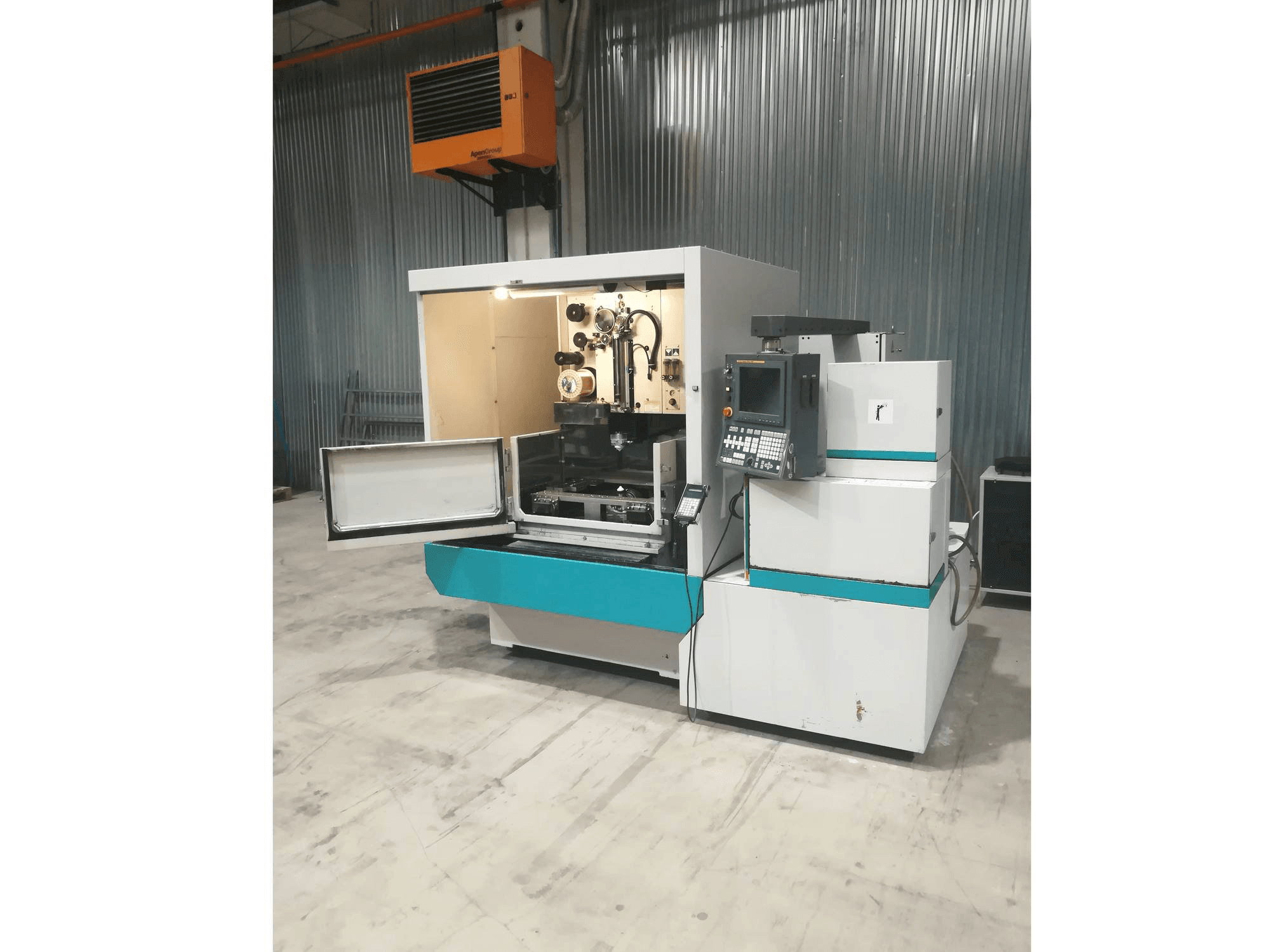 Vista frontale della macchina FANUC 1iC