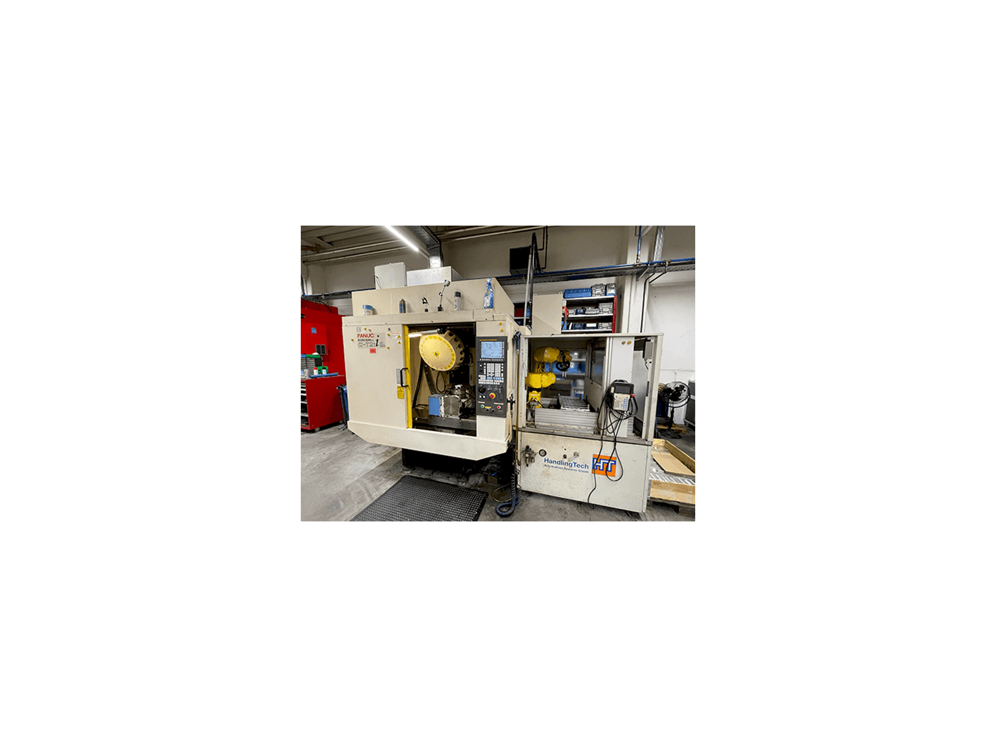 Vista frontale della macchina FANUC Robodrill Alpha-T21iEL