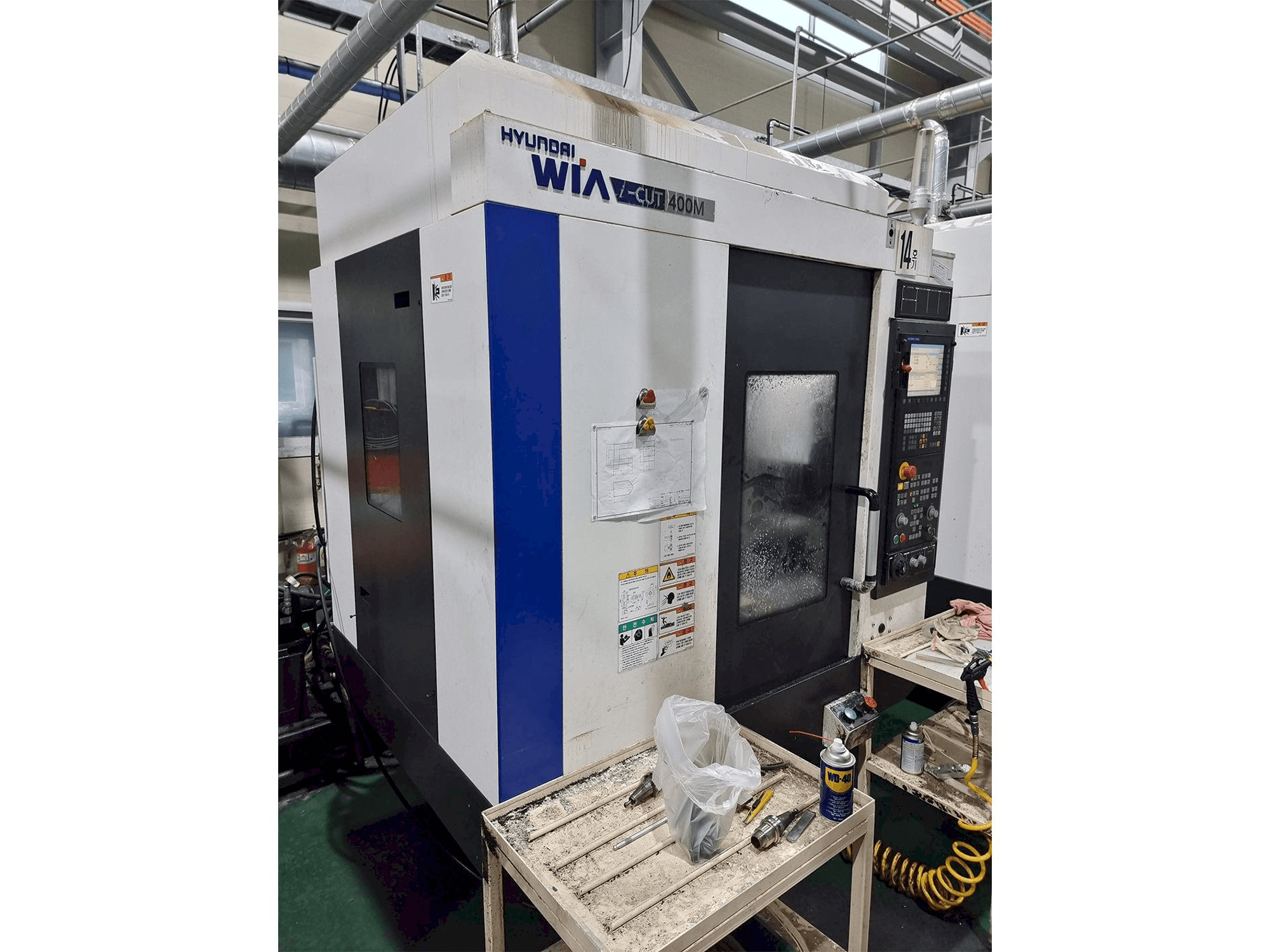 Vista frontale della macchina Hyundai Wia i-CUT400M