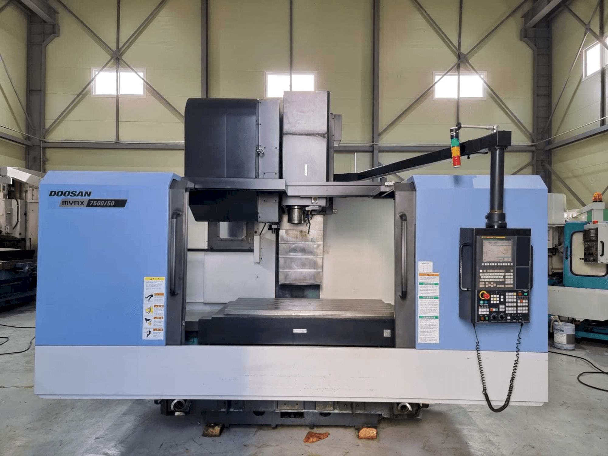 Vista frontale della macchina Doosan Mynx 7500/50