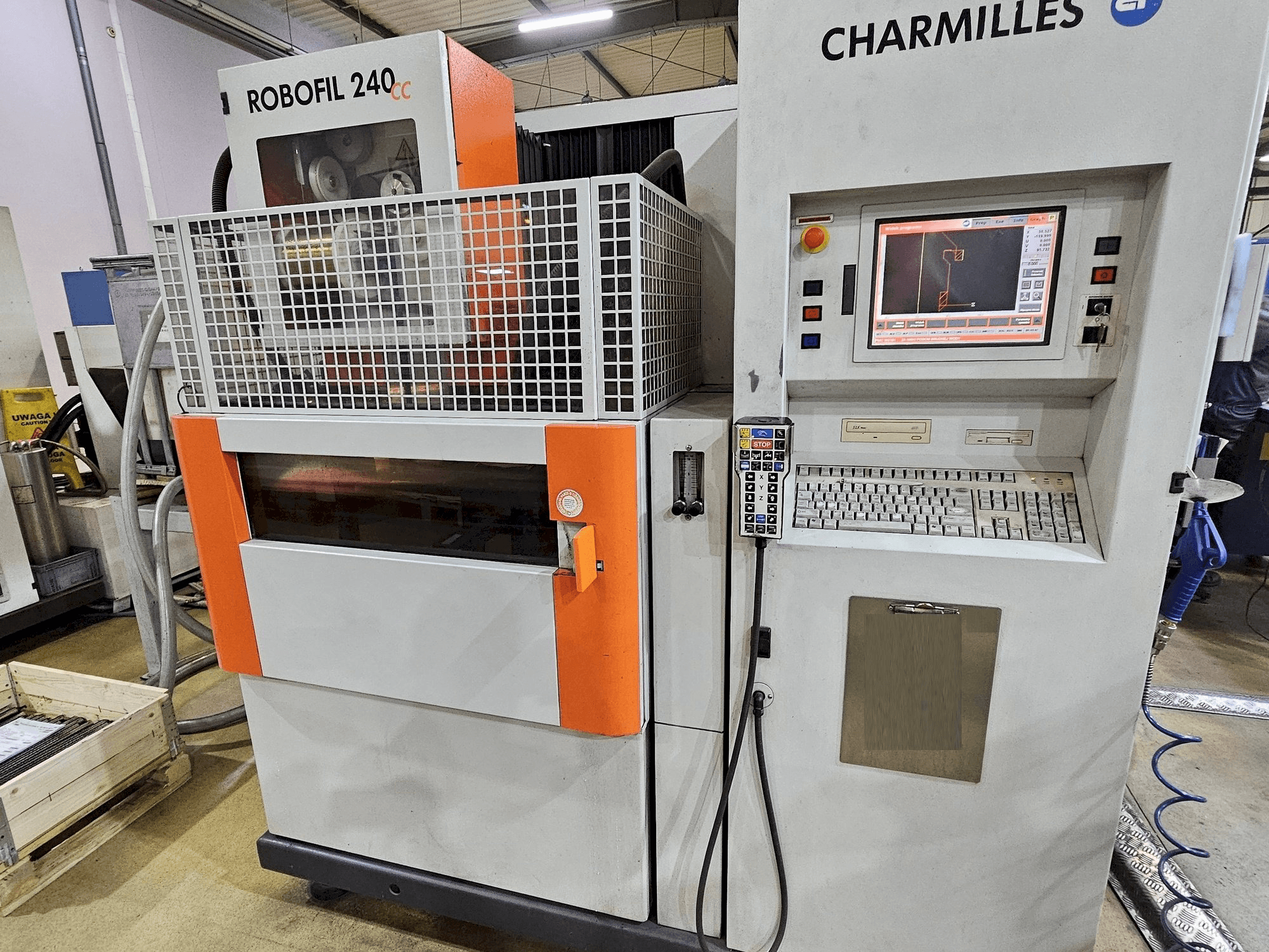 Vista frontale della macchina CHARMILLES ROBOFIL 240 CC