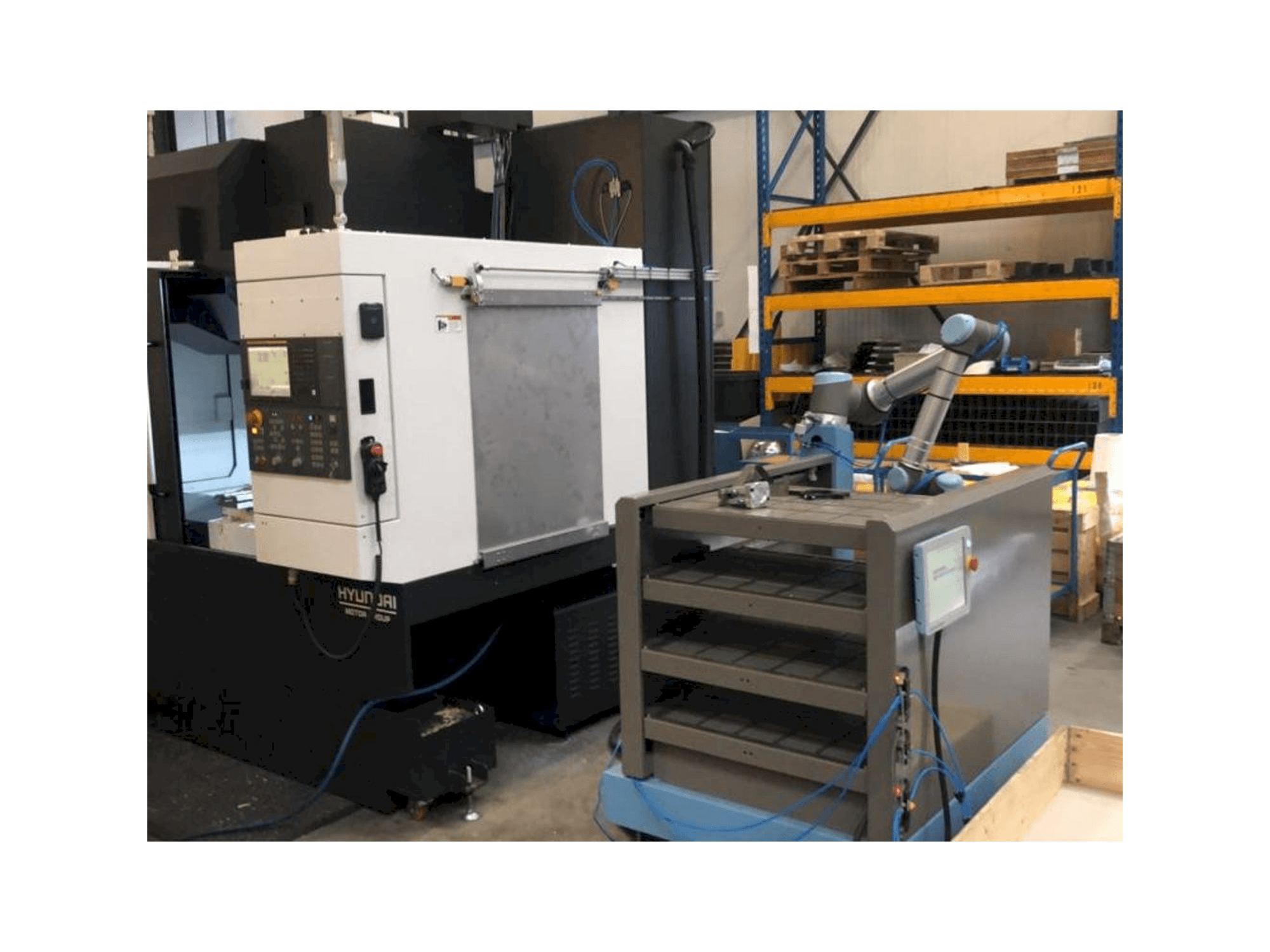 Vista frontale della macchina Universal Robots UR10