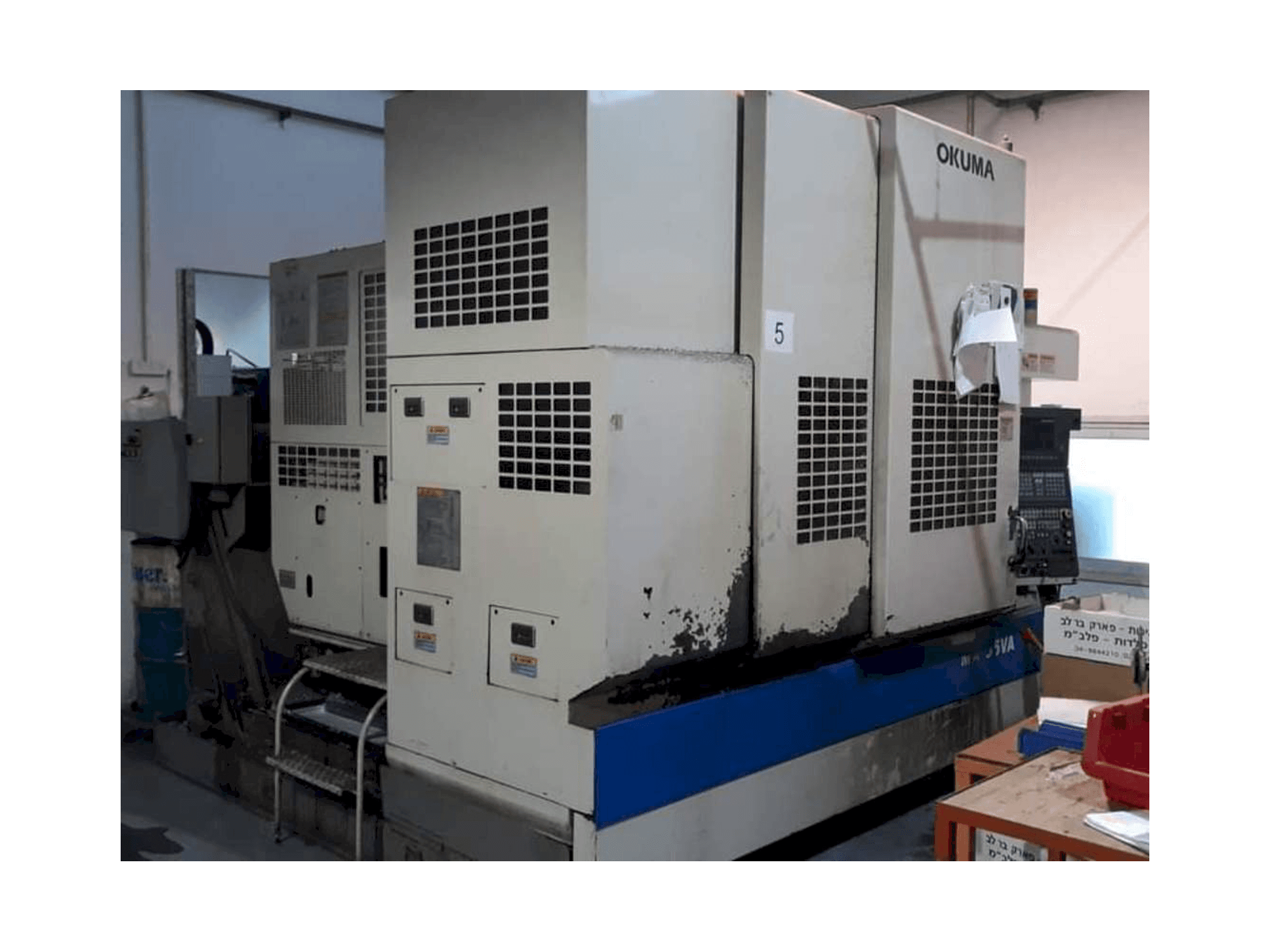 Vista frontale della macchina Okuma MX-55 VA