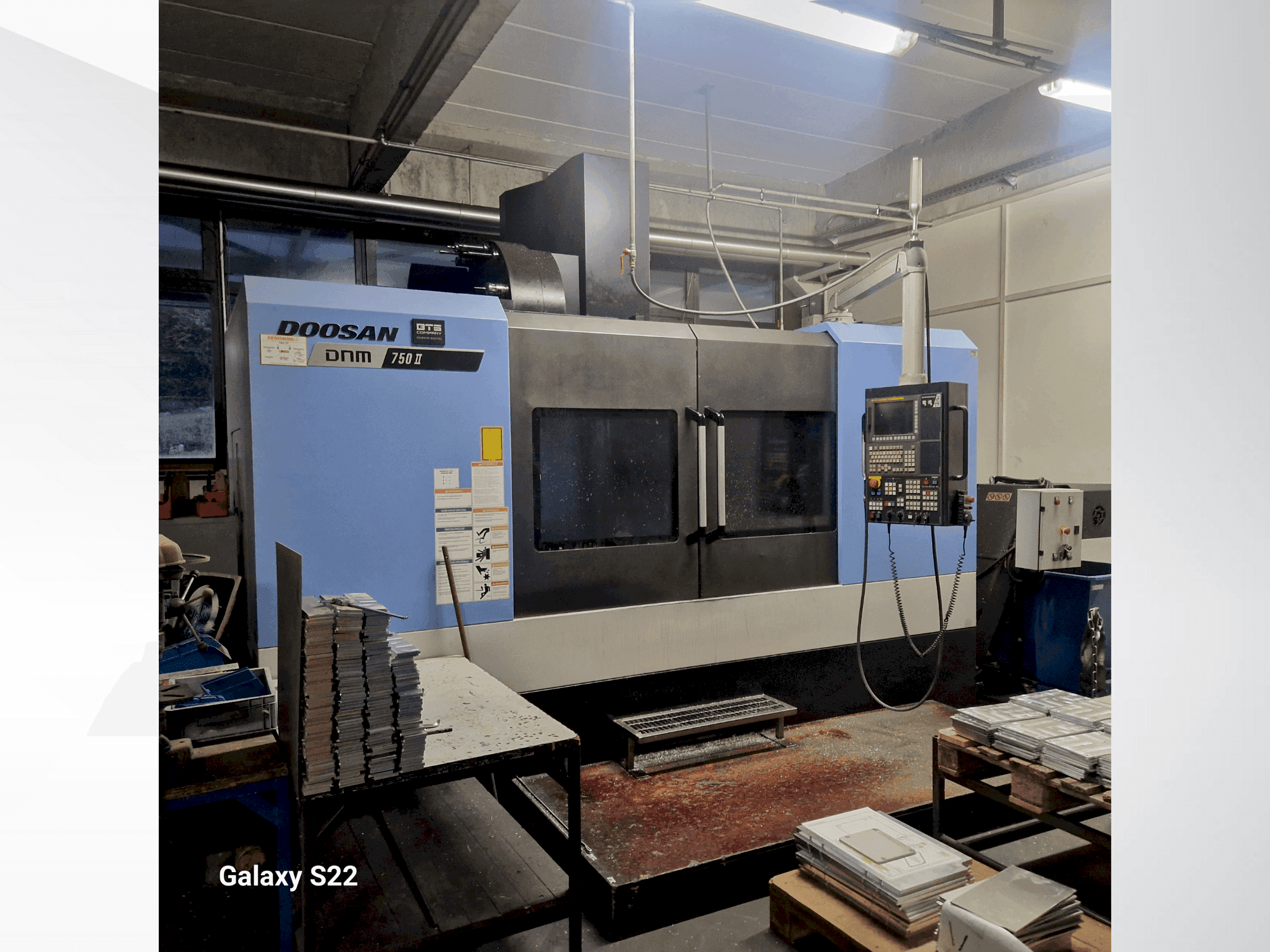 Vista frontale della macchina DOOSAN DNM 750 II