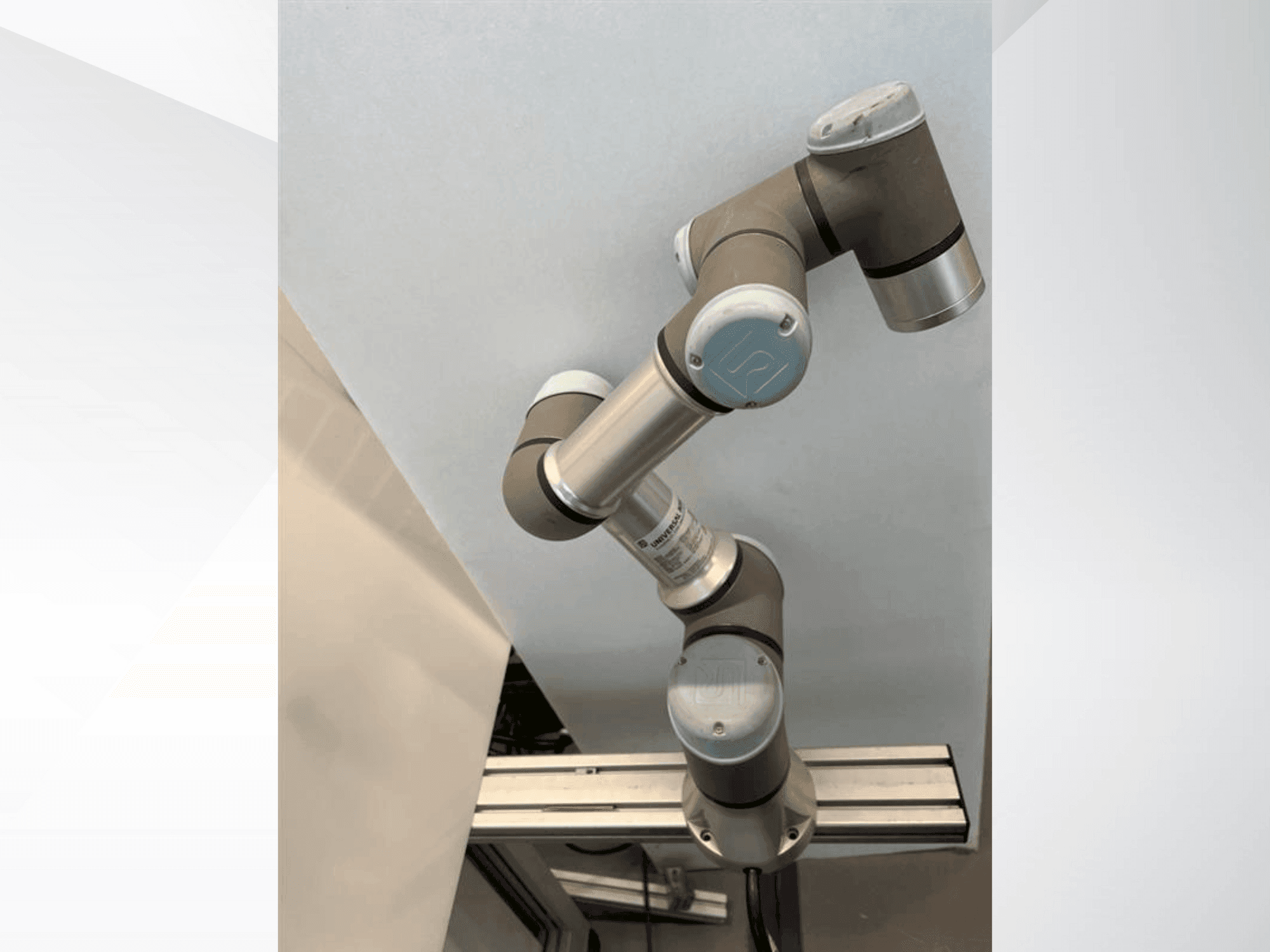 Vista frontale della macchina Universal Robots UR-3e