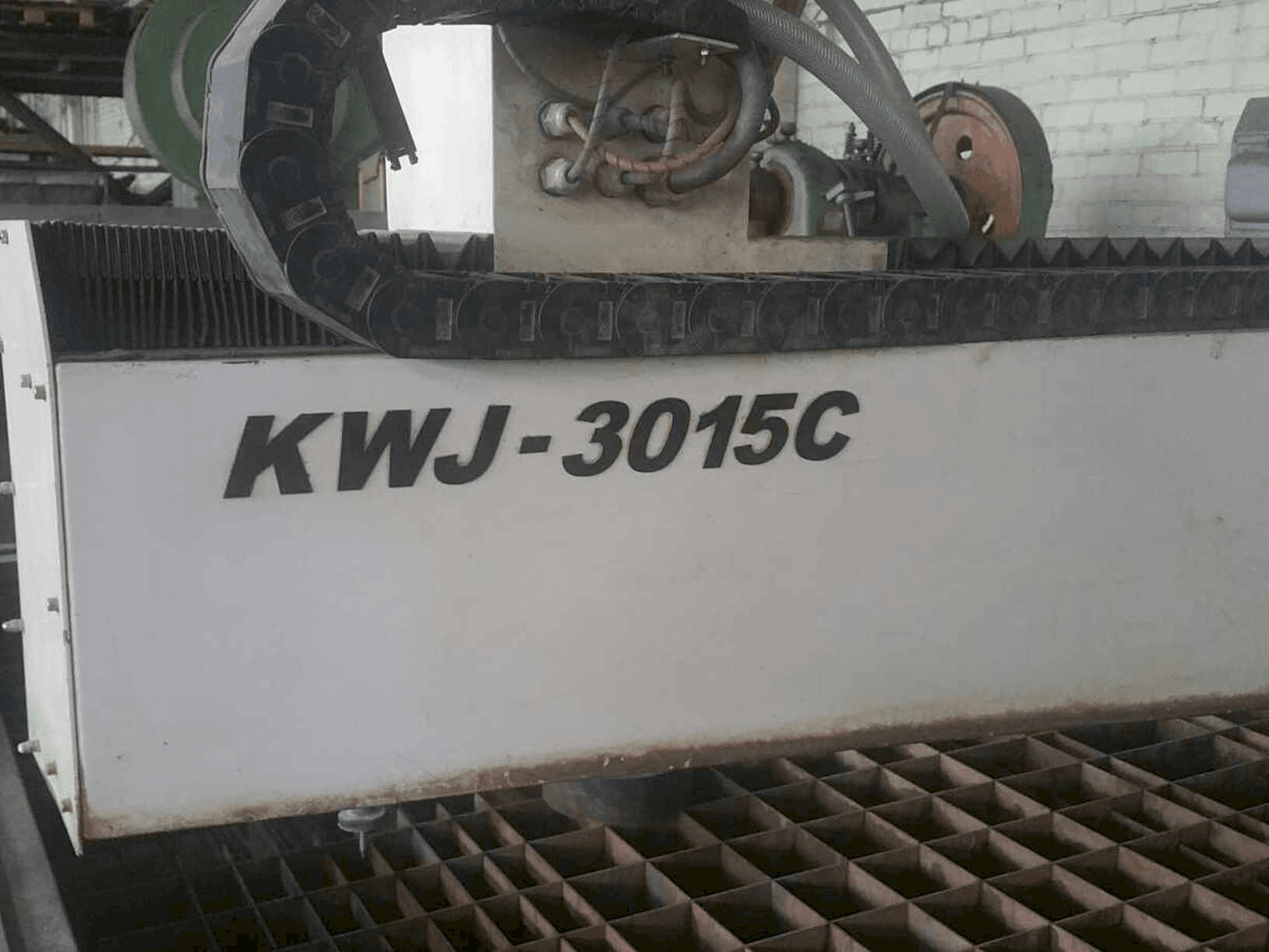 Vista frontale della macchina Kenner KWJ 3020 C KMT Streamline SL-V 30